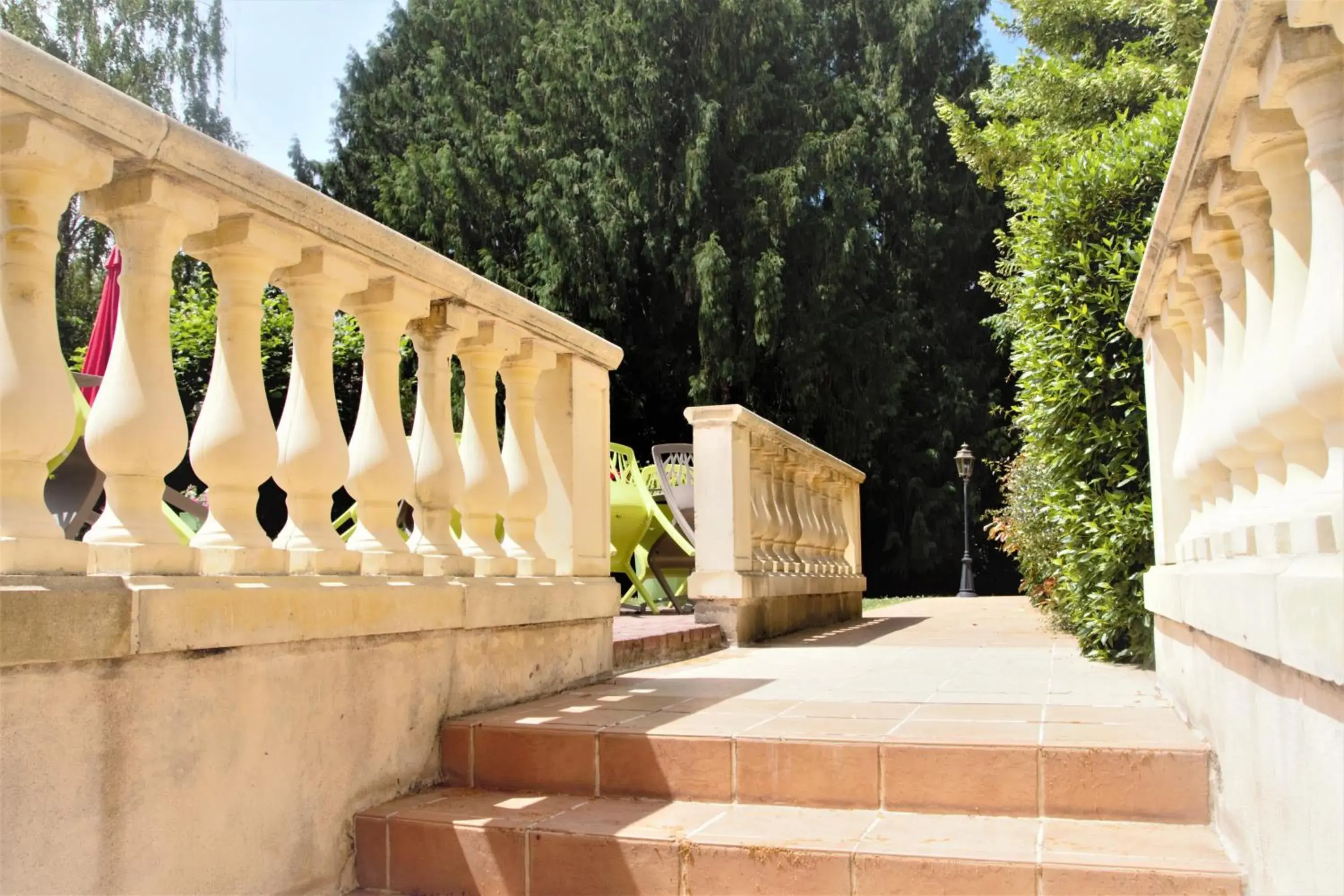 Patio, Property Building in The Originals City, Archotel, Sens (Inter-Hotel)