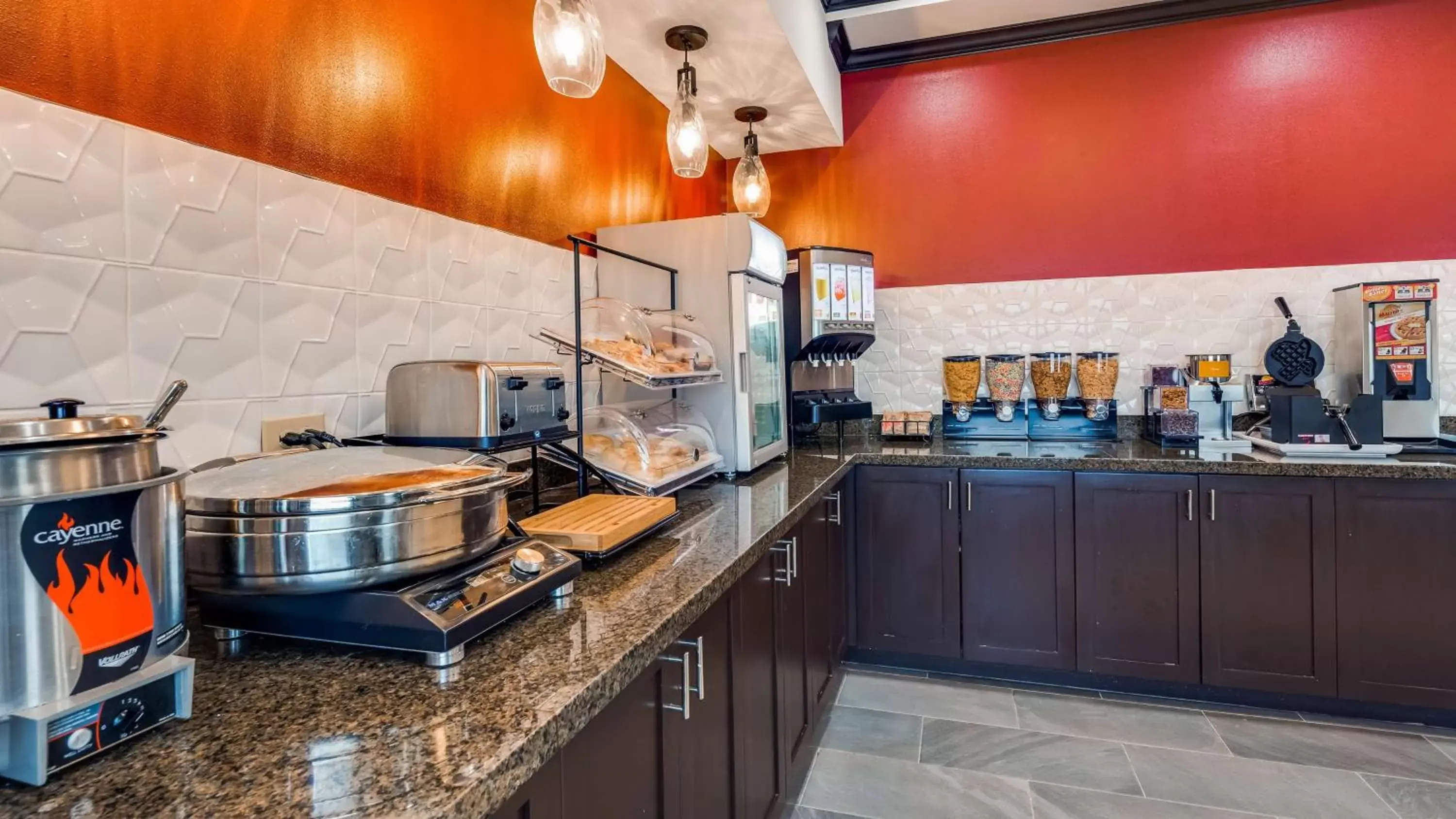 Restaurant/places to eat, Kitchen/Kitchenette in Best Western Carthage Inn & Suites