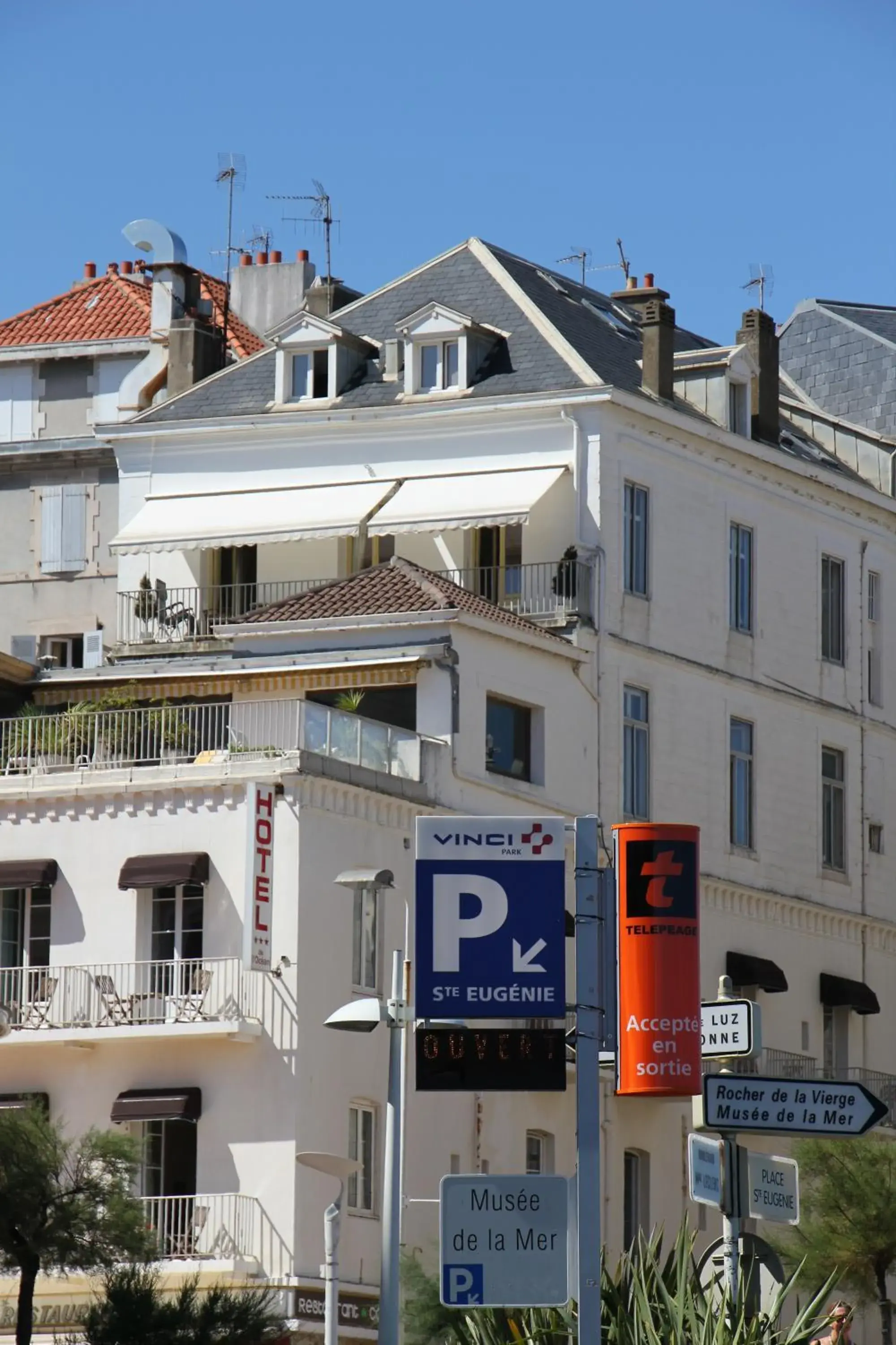 Facade/entrance, Property Building in Hotel De L'Océan