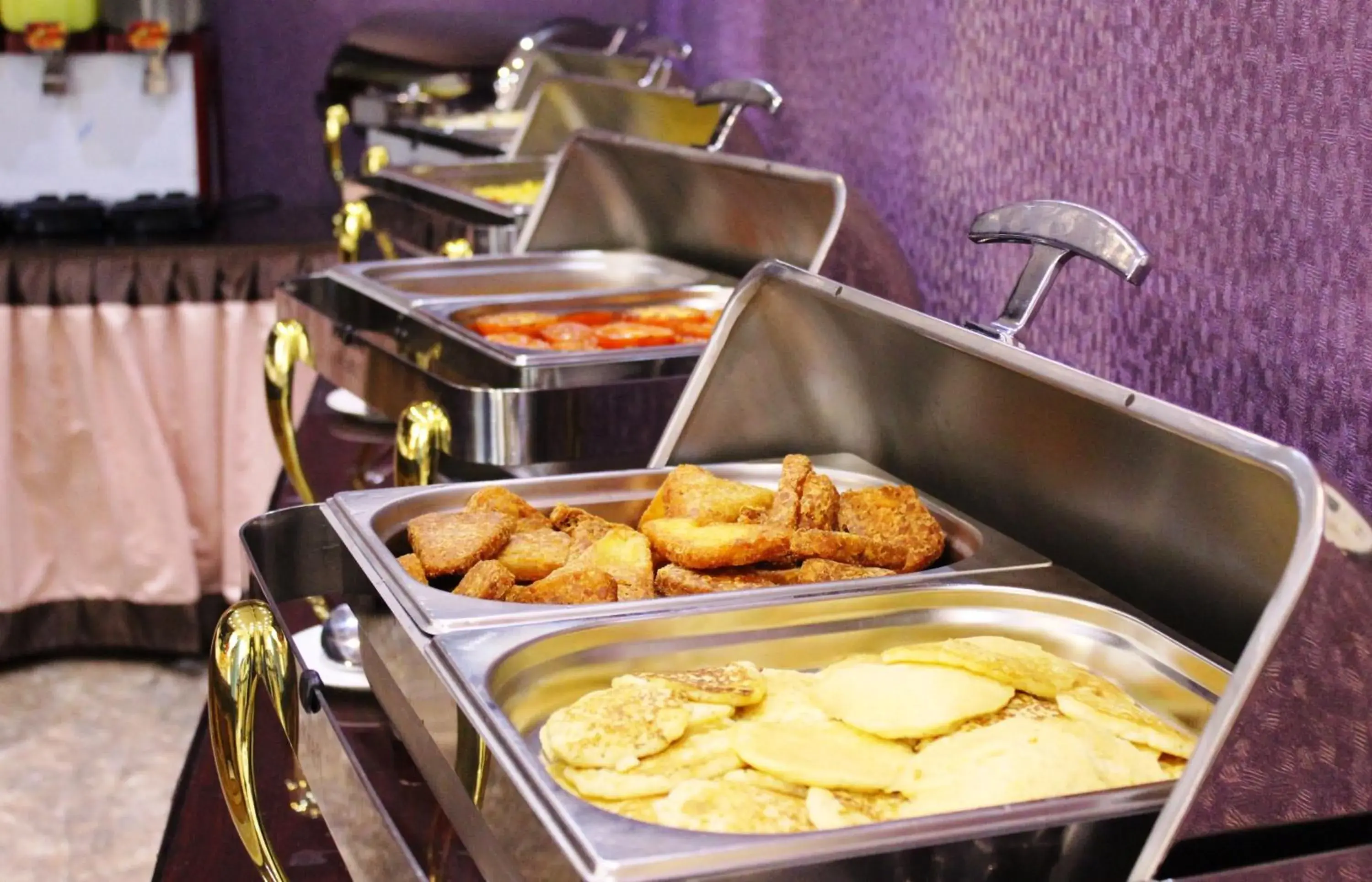 Lunch, Food in Al Khaleej Grand Hotel