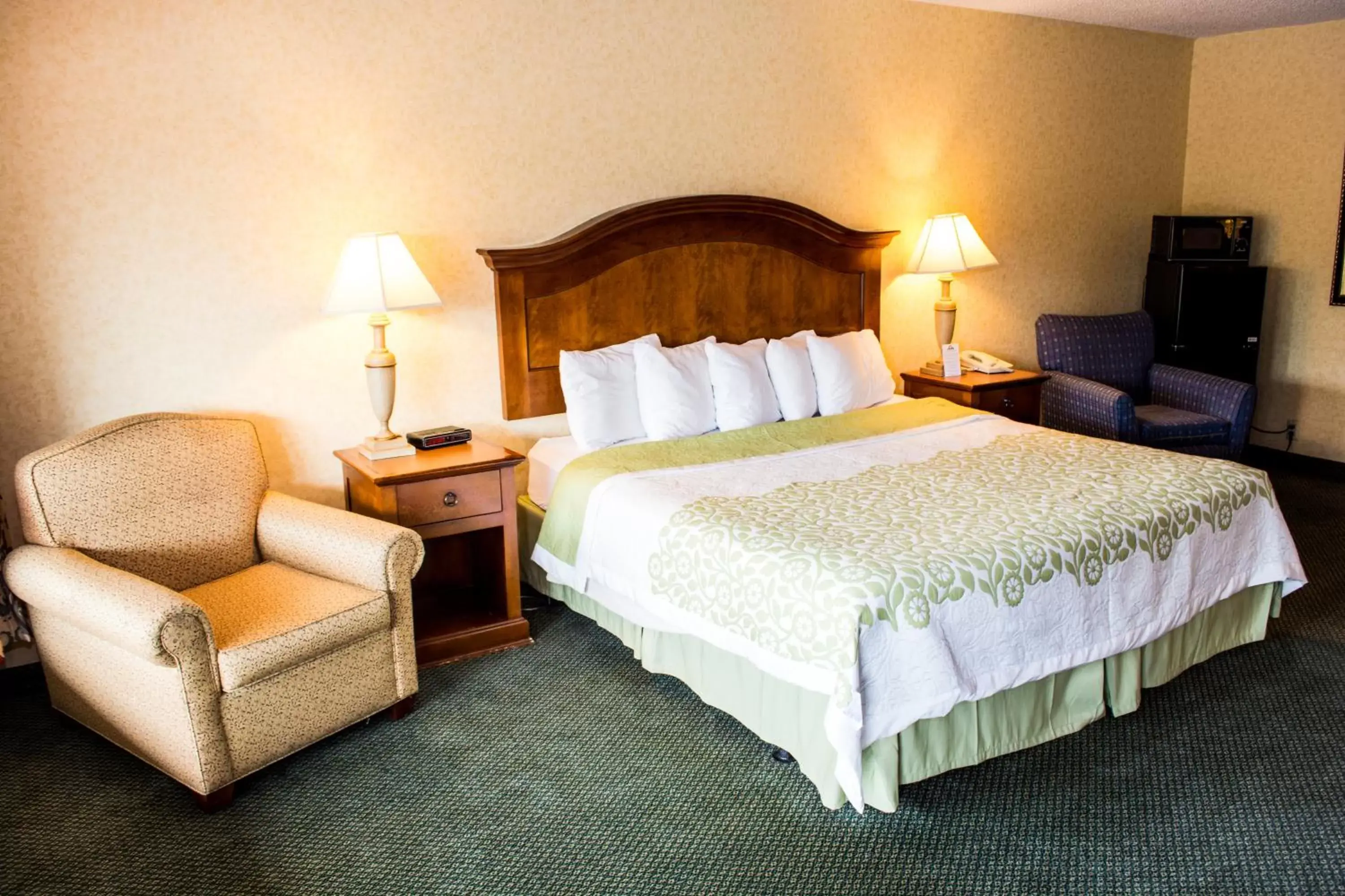 Bed in Days Inn by Wyndham Klamath Falls