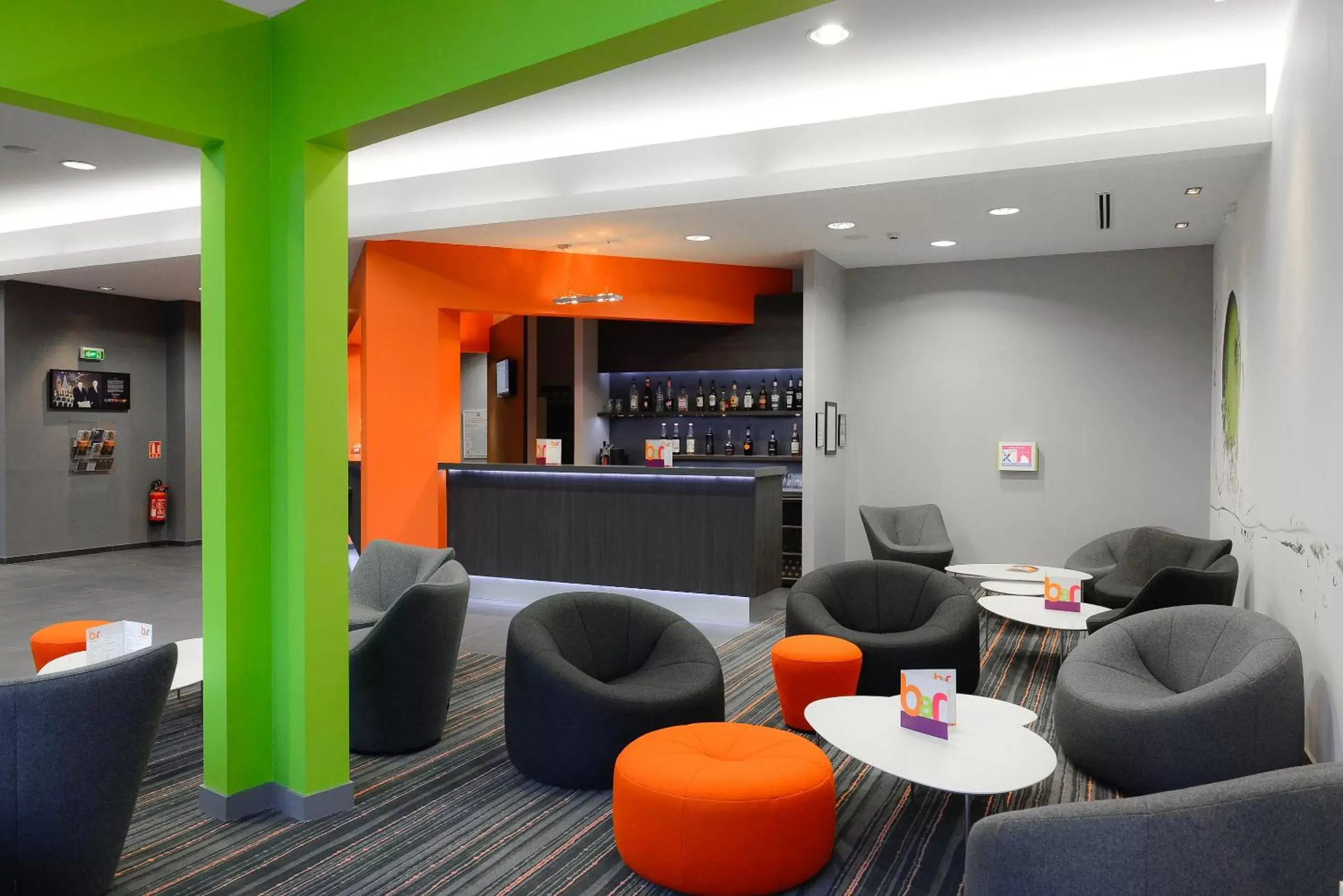 Lounge or bar in ibis Styles Caen centre gare