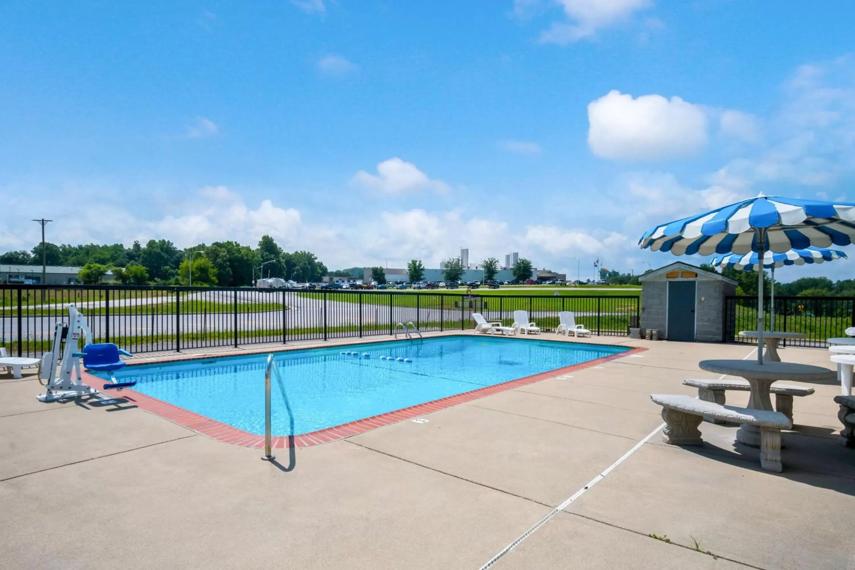 On site, Swimming Pool in Motel 6-London, KY