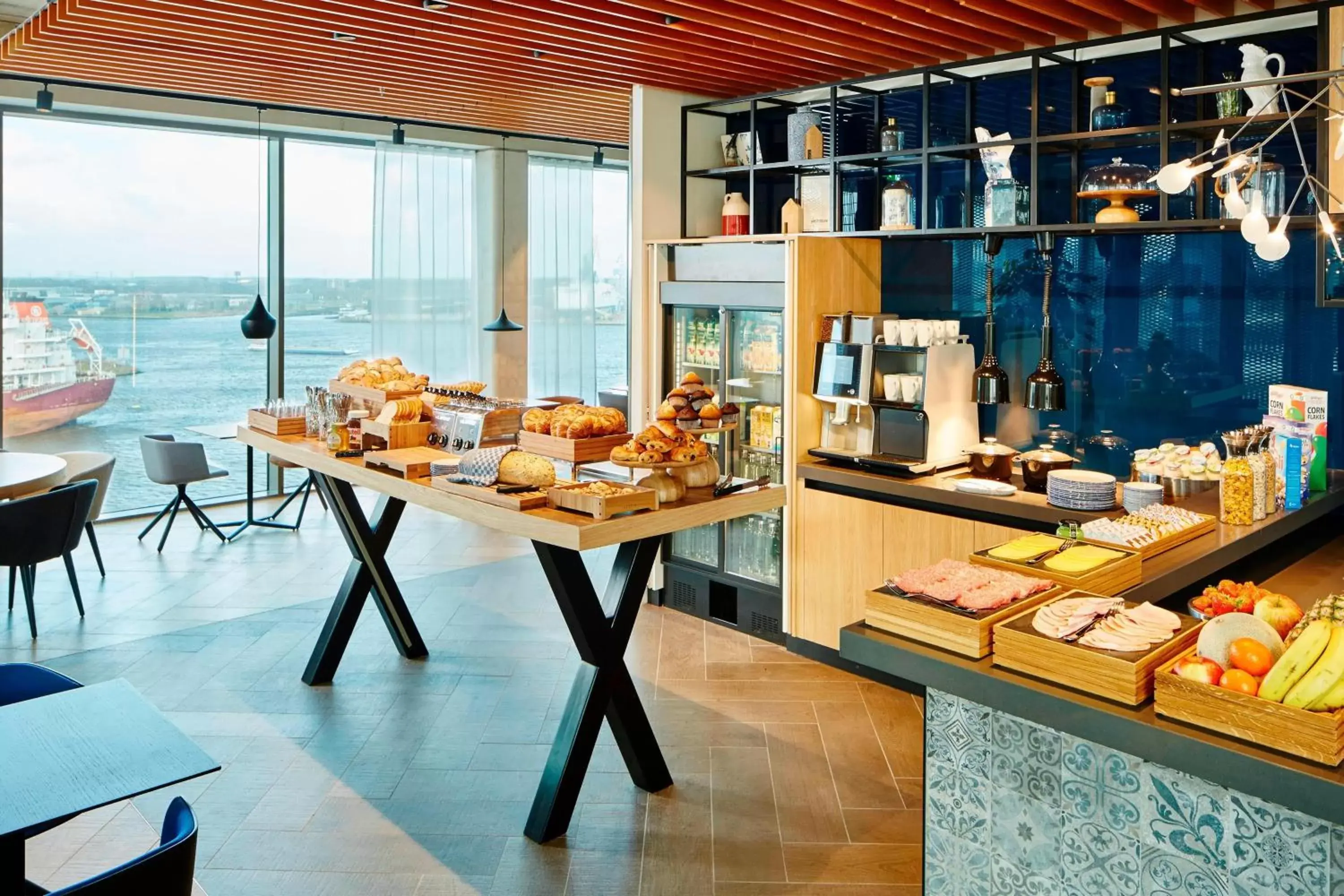 Breakfast in Residence Inn by Marriott Amsterdam Houthavens