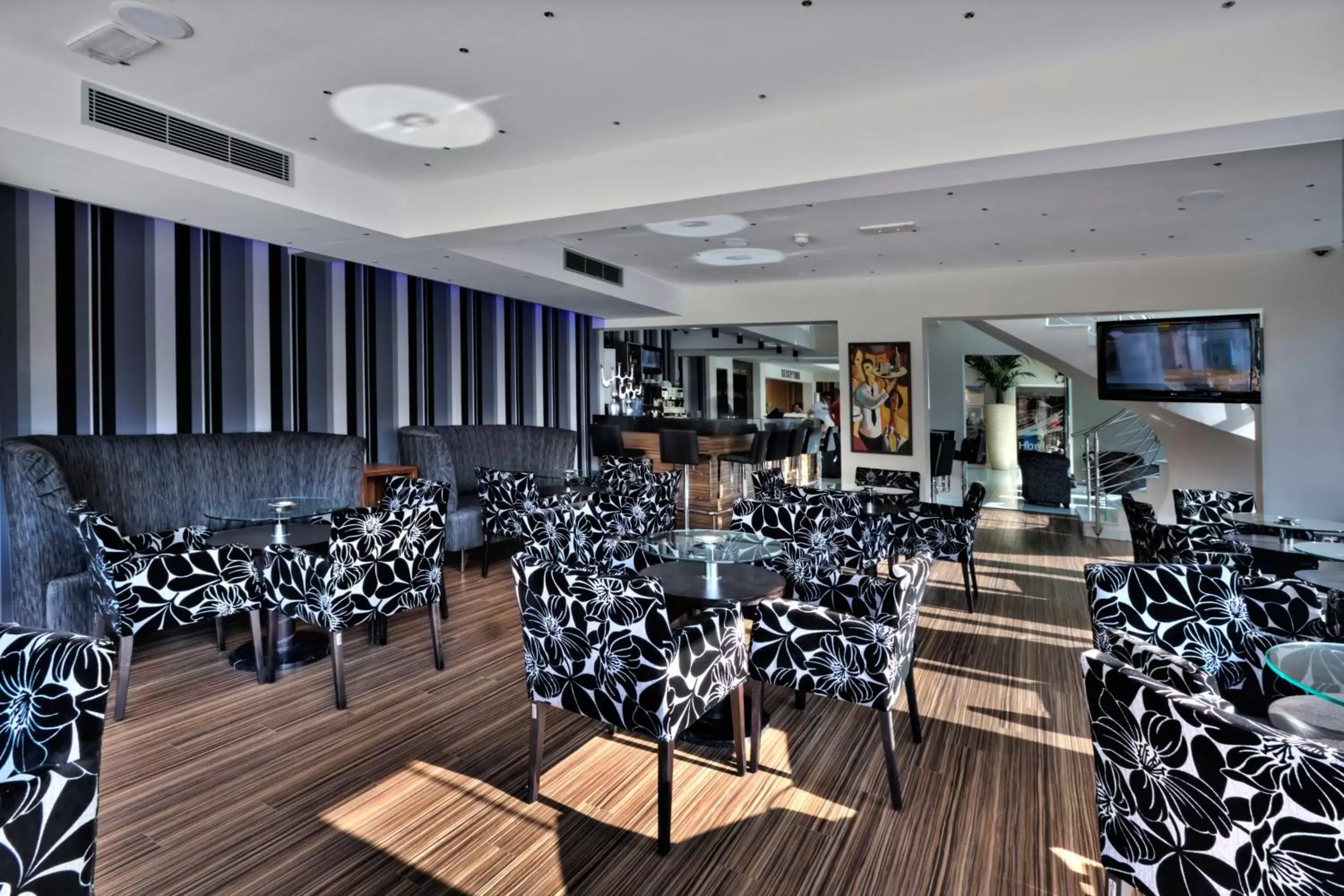 Lounge or bar, Restaurant/Places to Eat in Livadhiotis City Hotel