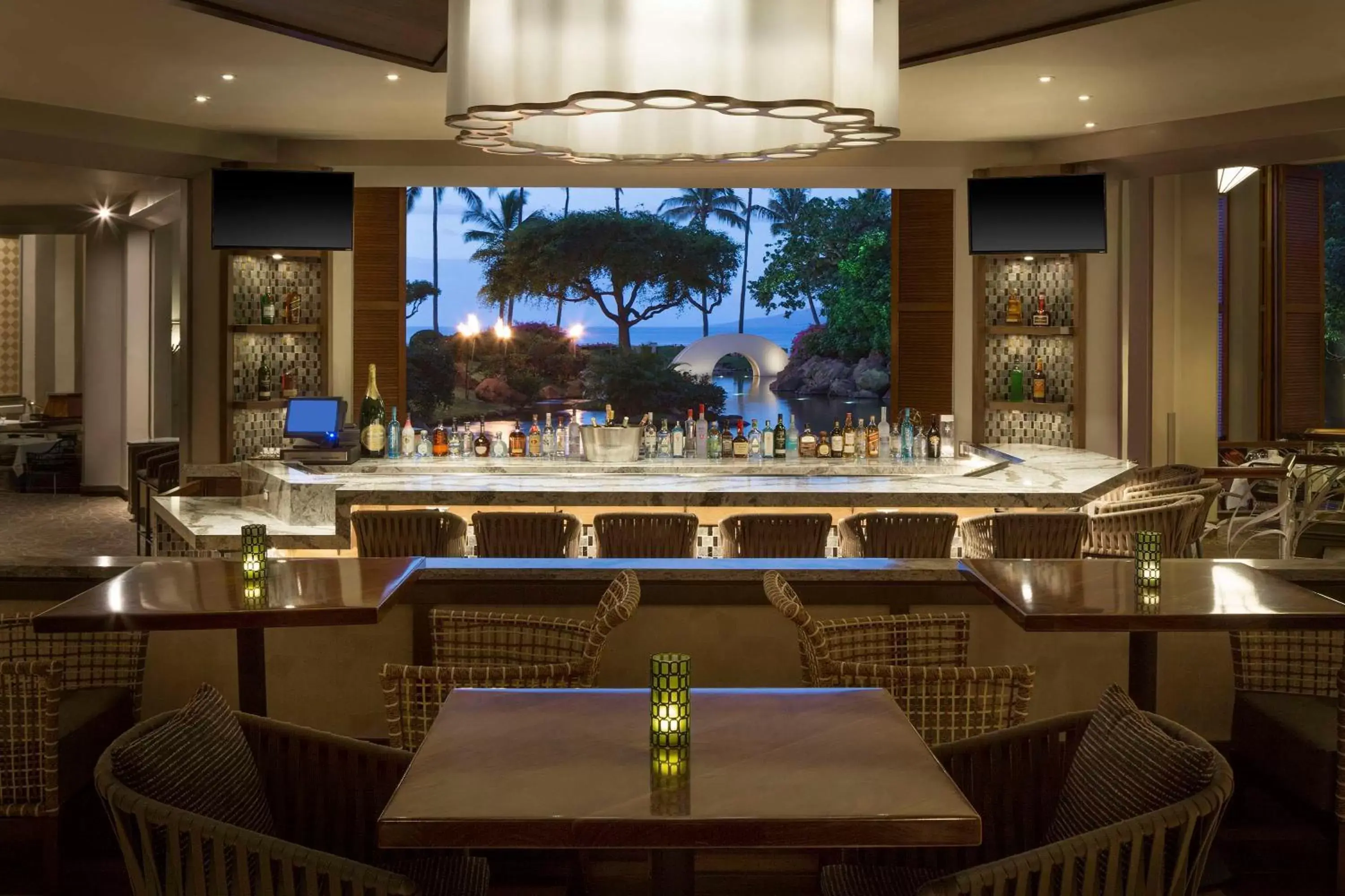 Lounge or bar, Restaurant/Places to Eat in Hyatt Regency Maui Resort & Spa