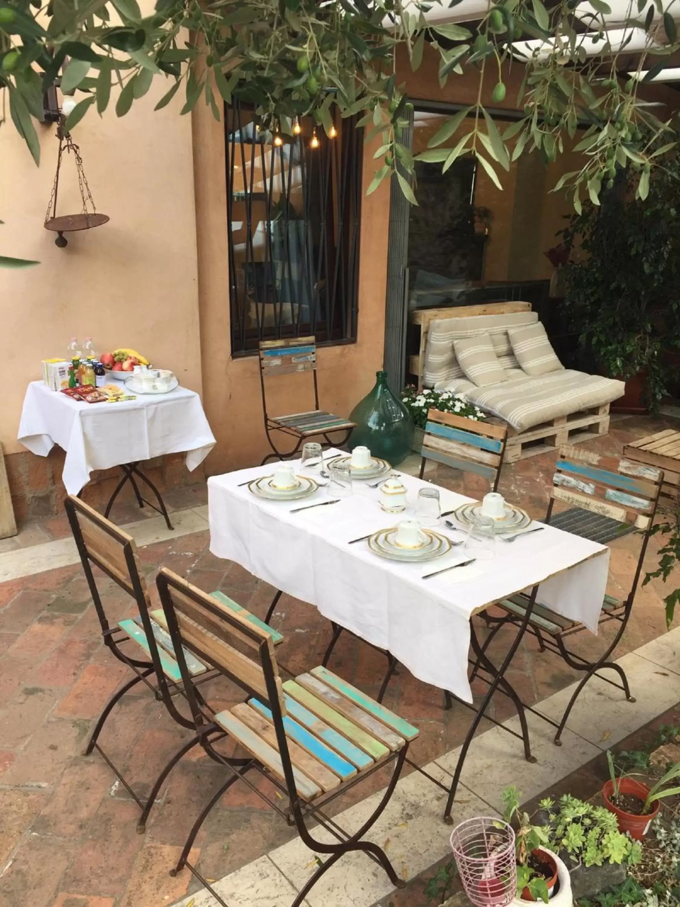 Patio, Restaurant/Places to Eat in Il Giardino Segreto