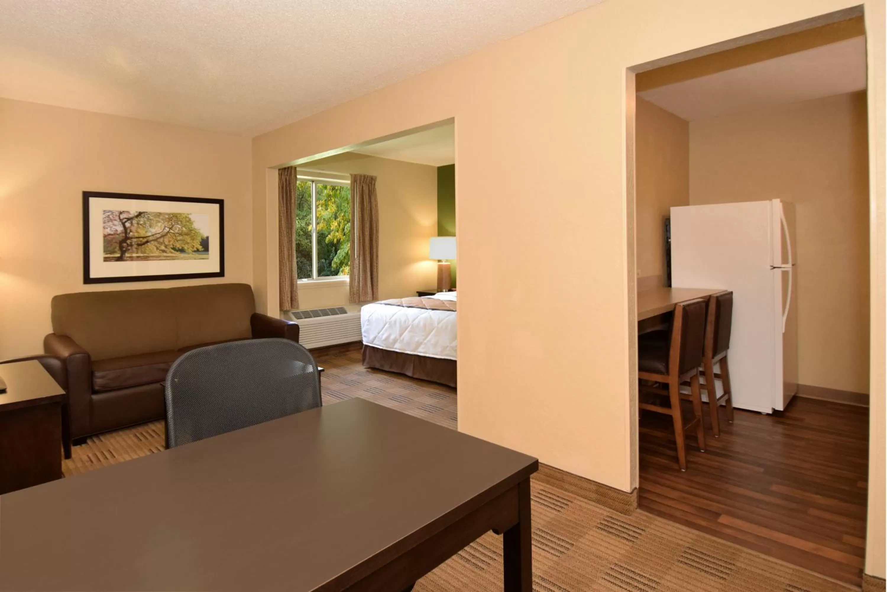 Bed in Extended Stay America Select Suites - Rockford - State Street