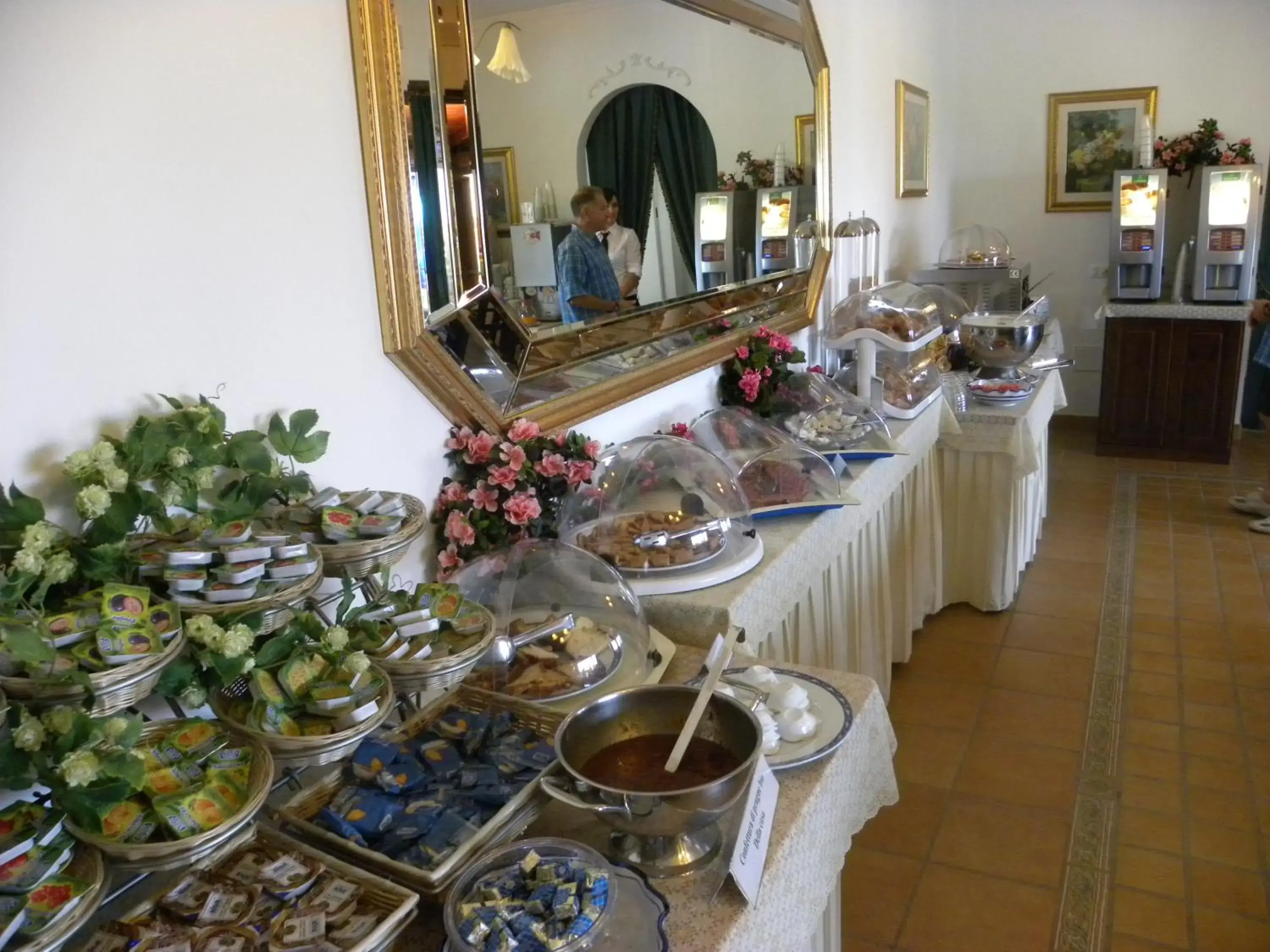 Continental breakfast, Food in Hotel Ristorante Borgo La Tana