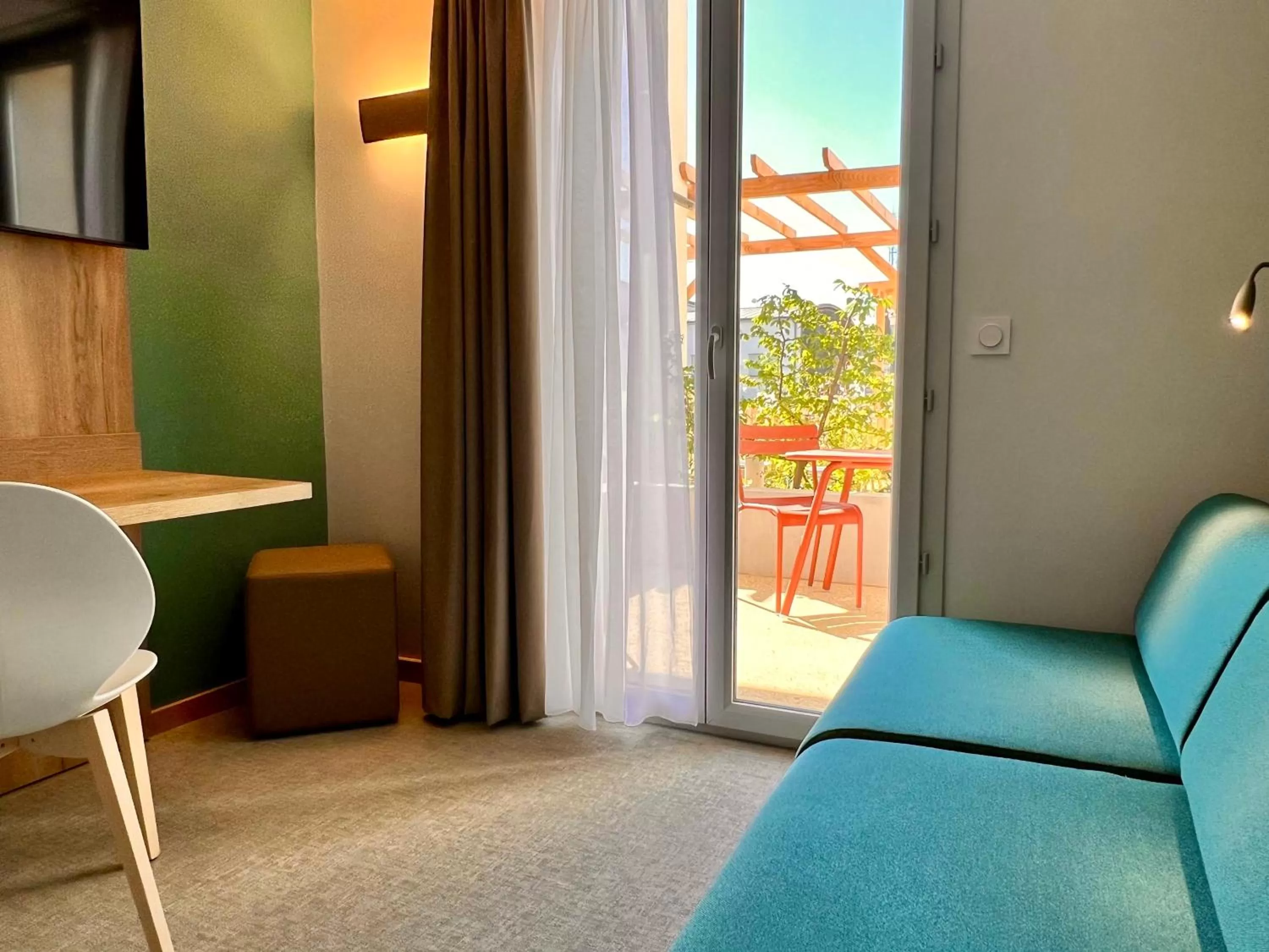 Balcony/Terrace in The Originals City, Hôtel Le Puech, Narbonne