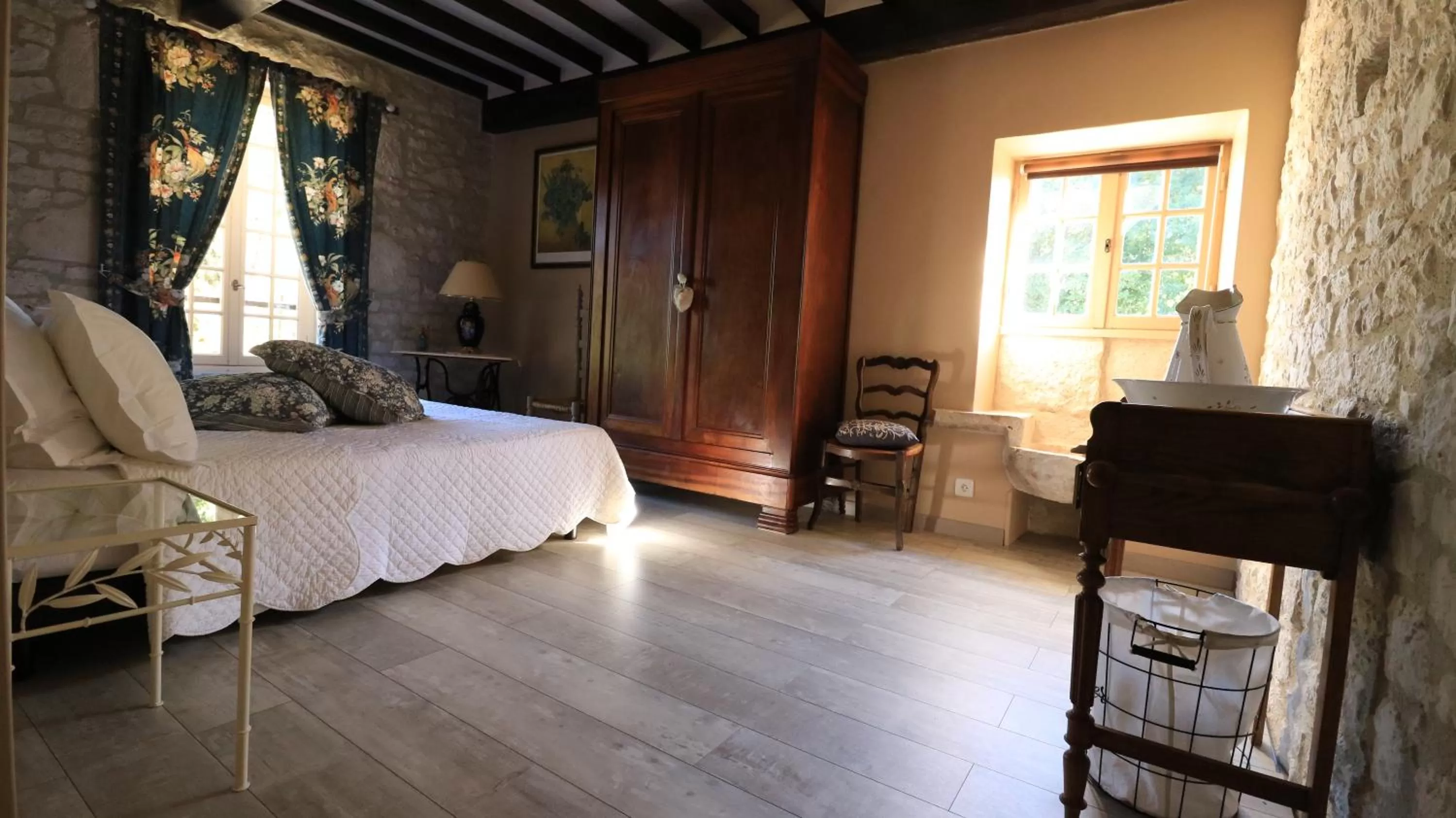 Photo of the whole room, Bed in Chambre d'hotes la Quercynoise