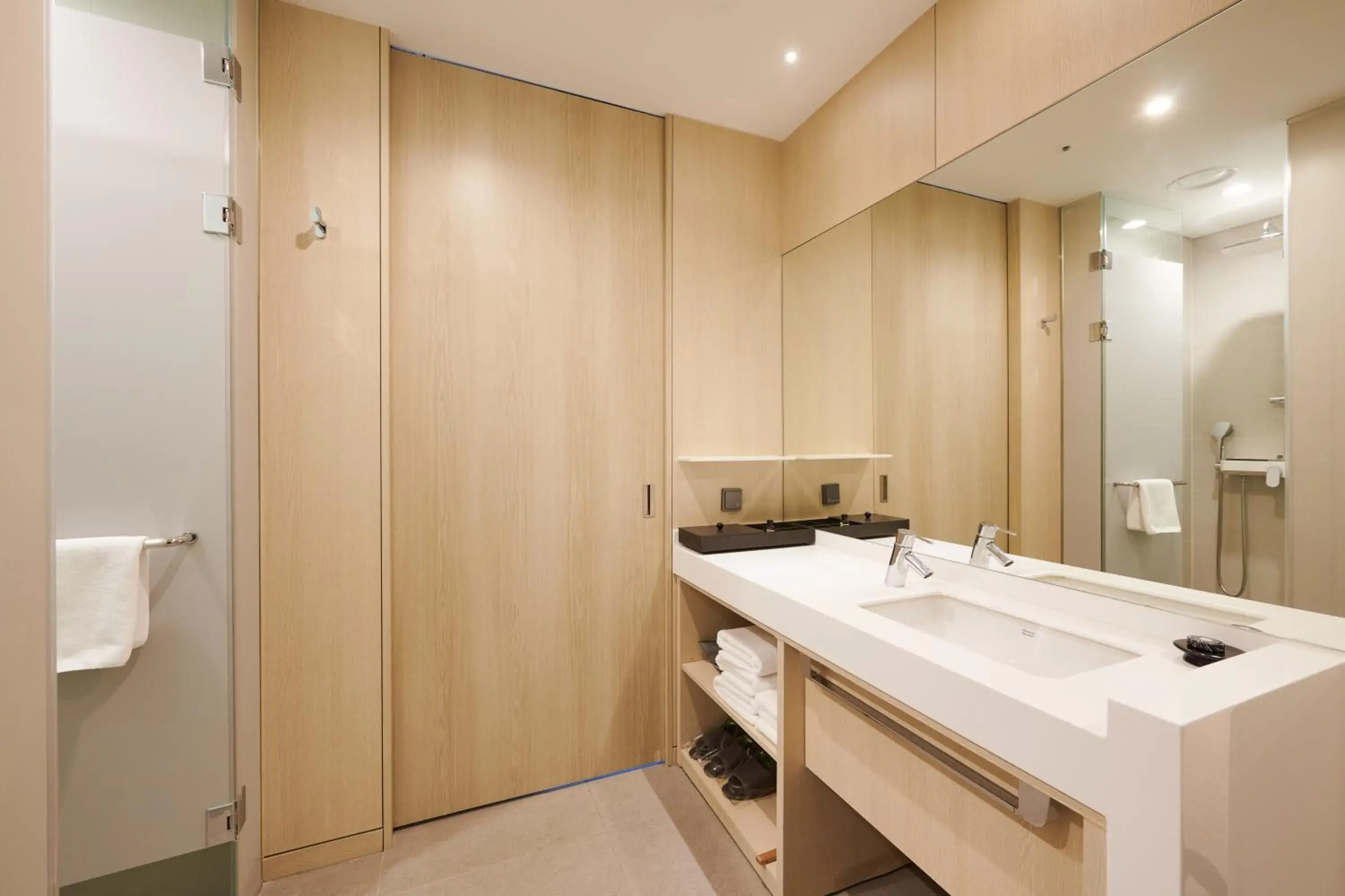 Property building, Bathroom in Nine Tree Hotel Dongdaemun