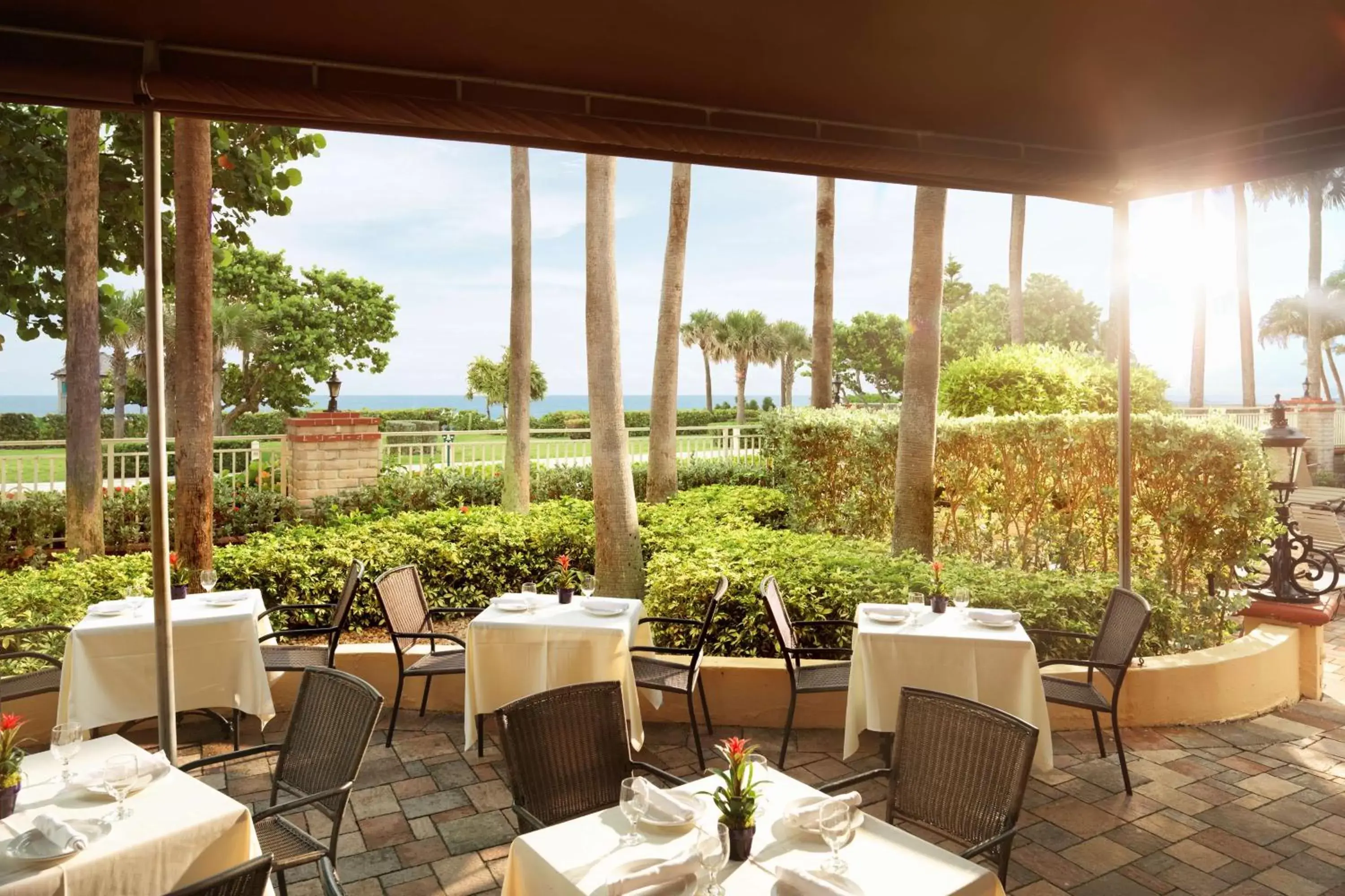 Restaurant/Places to Eat in Embassy Suites by Hilton Deerfield Beach Resort & Spa