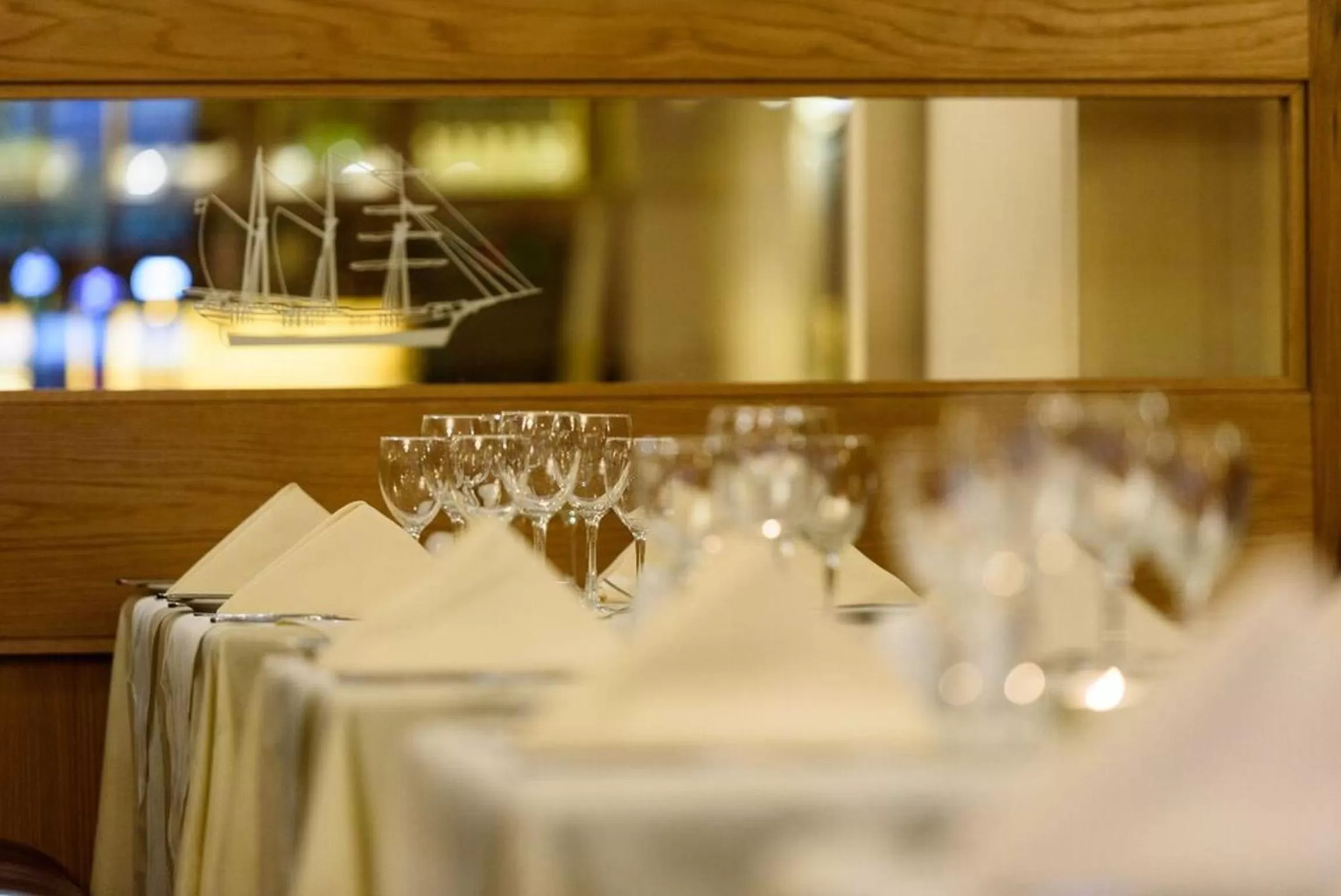 Restaurant/places to eat in Dooley's Hotel