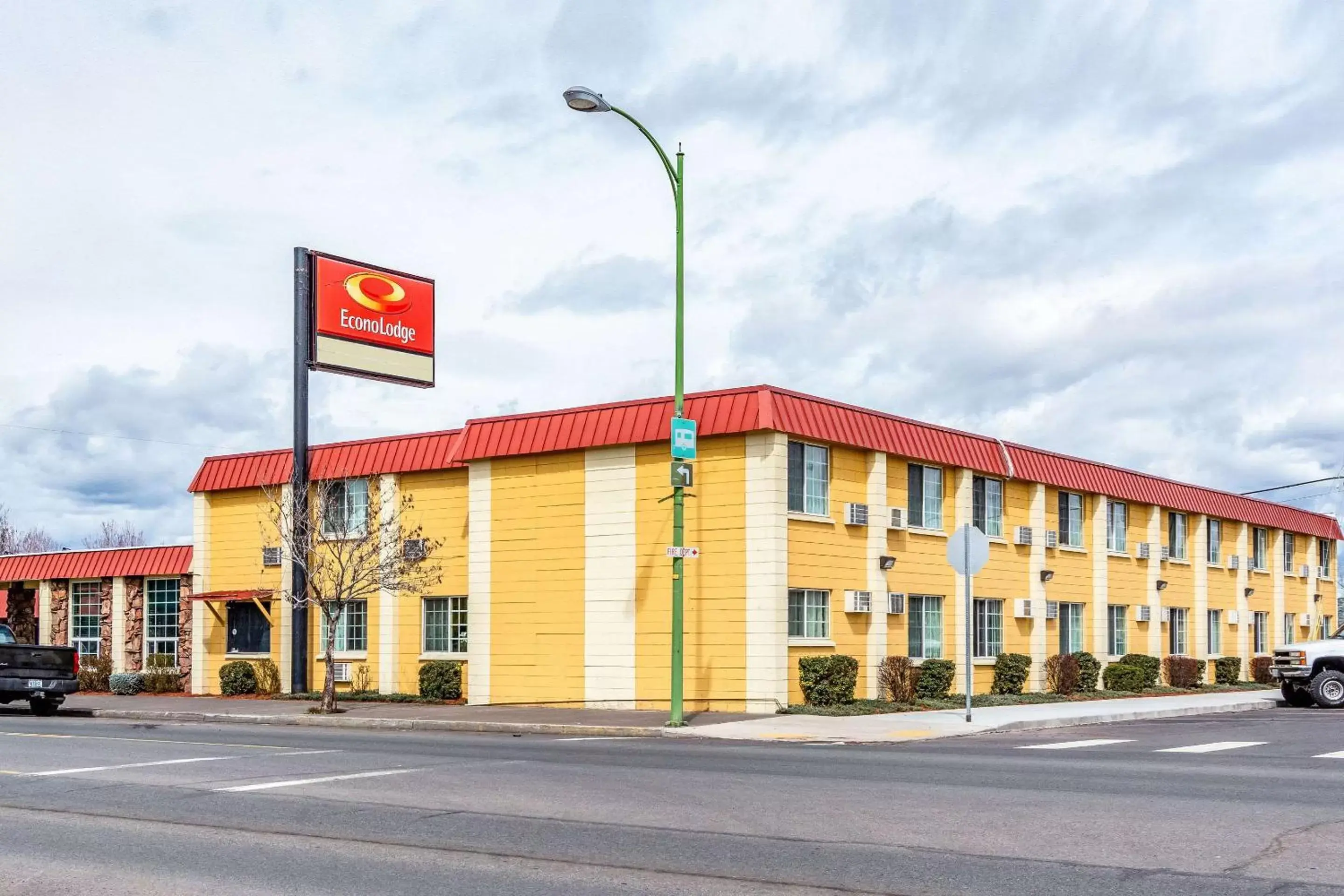 Property Building in Econo Lodge Prineville