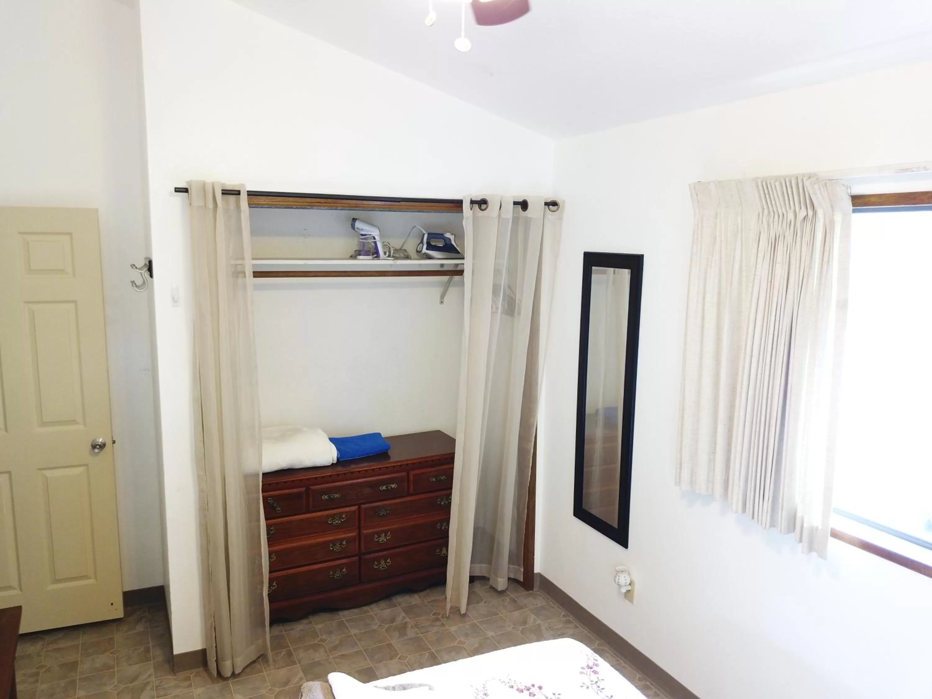 Bed in Hawaiian Ohana Home