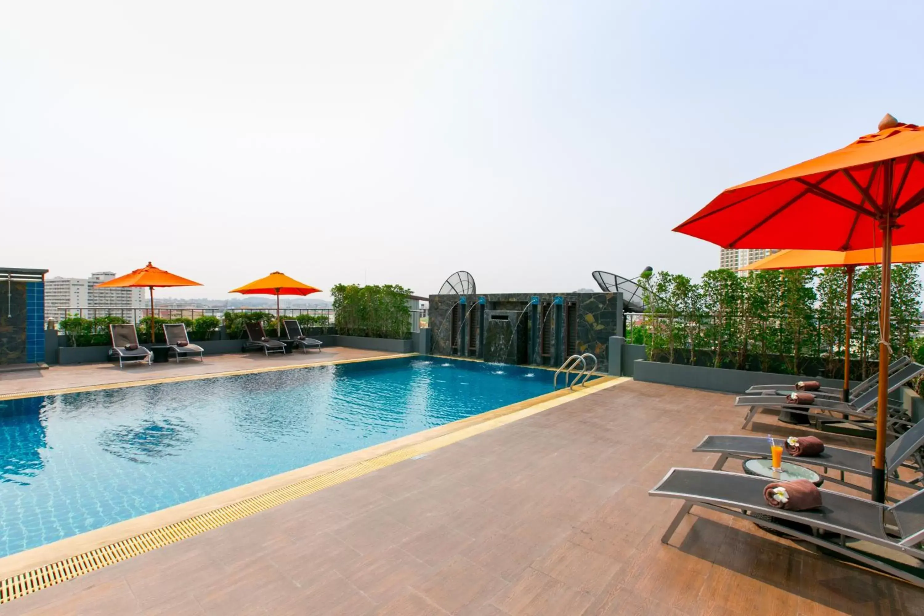 Swimming pool in Adelphi Pattaya Swimming pool in Adelphi Pattaya