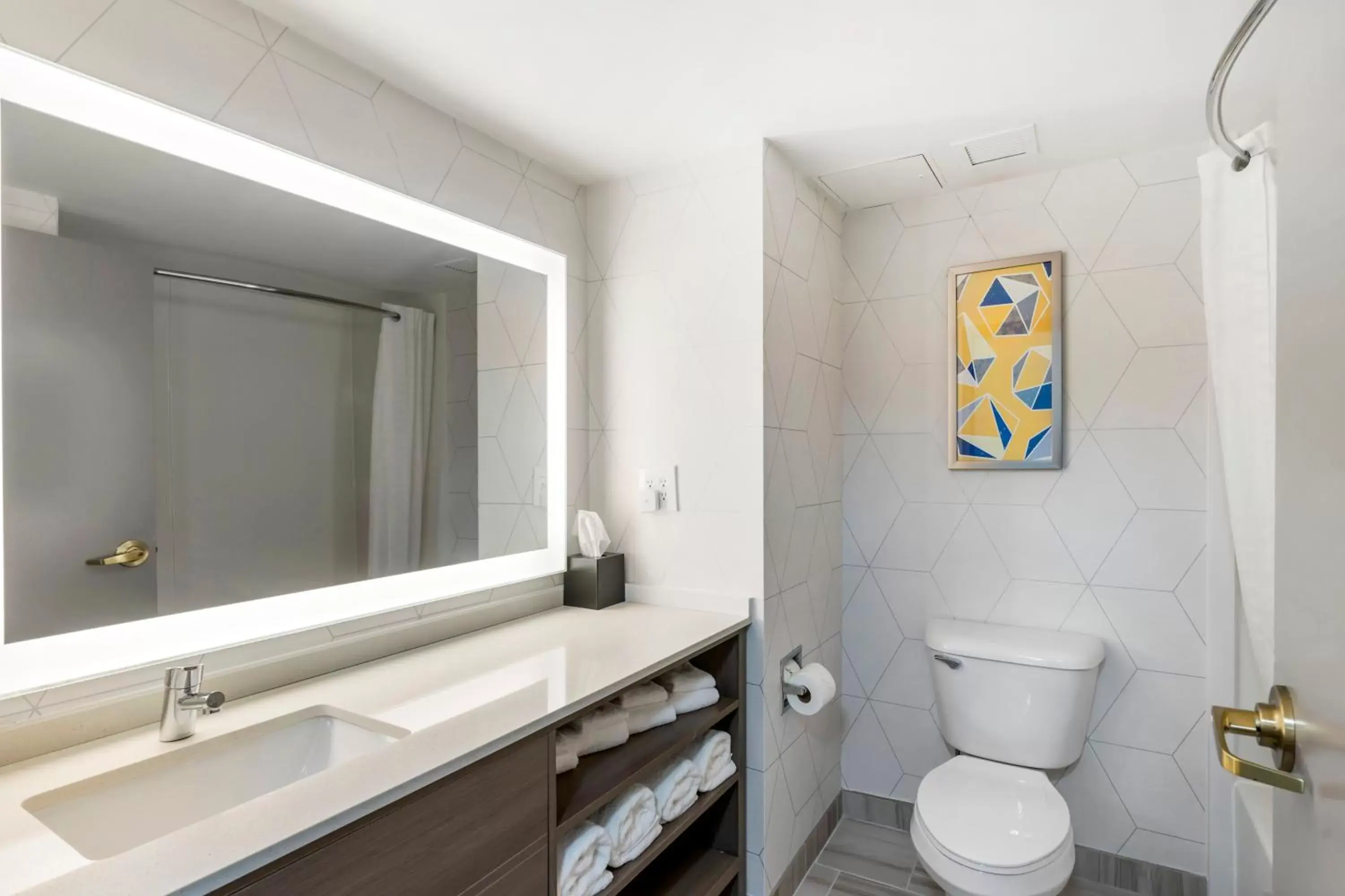 Bathroom in Comfort Inn & Suites Hampton near Coliseum