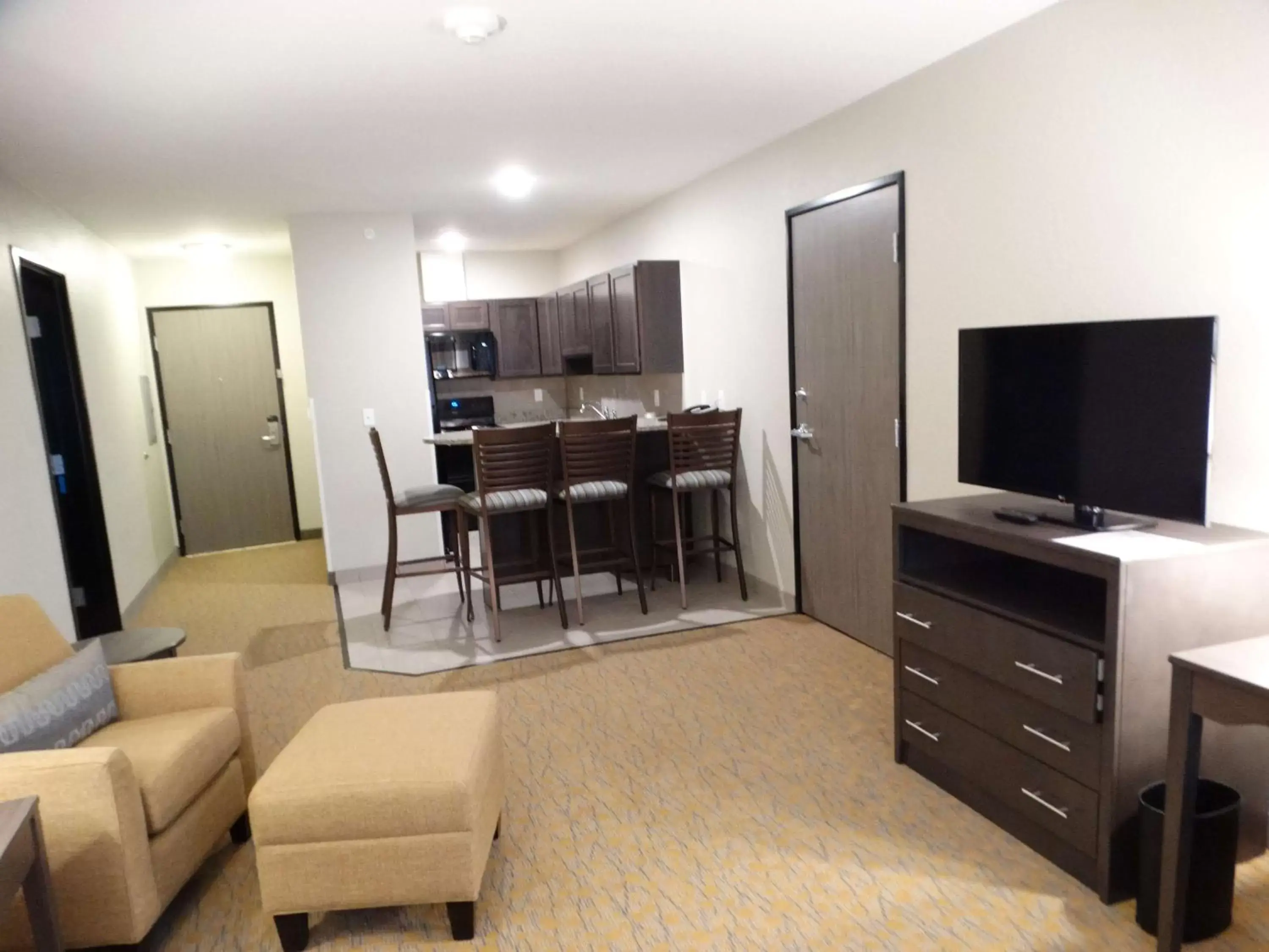 Photo of the whole room, TV/Entertainment Center in Best Western Plus The Inn at Hells Canyon