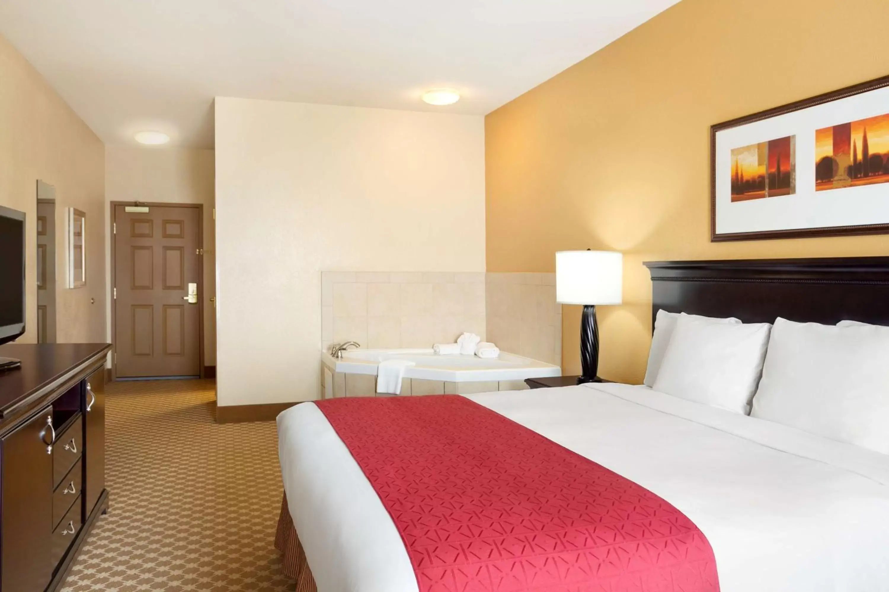 Photo of the whole room, Bed in Country Inn & Suites by Radisson, Conway, AR