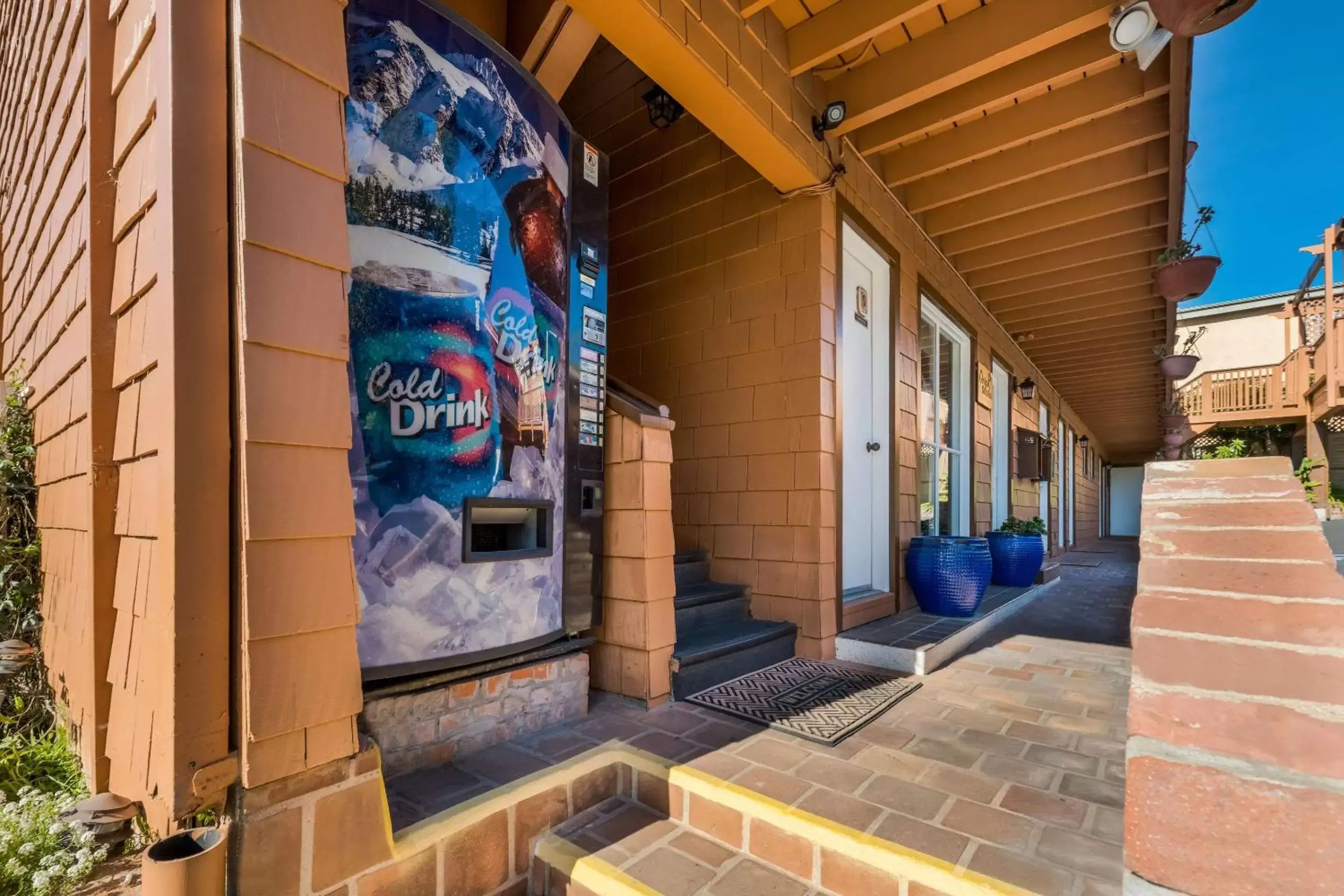 Property building in Clarion Collection Carmel Oaks Inn Property building in Clarion Collection Carmel Oaks Inn