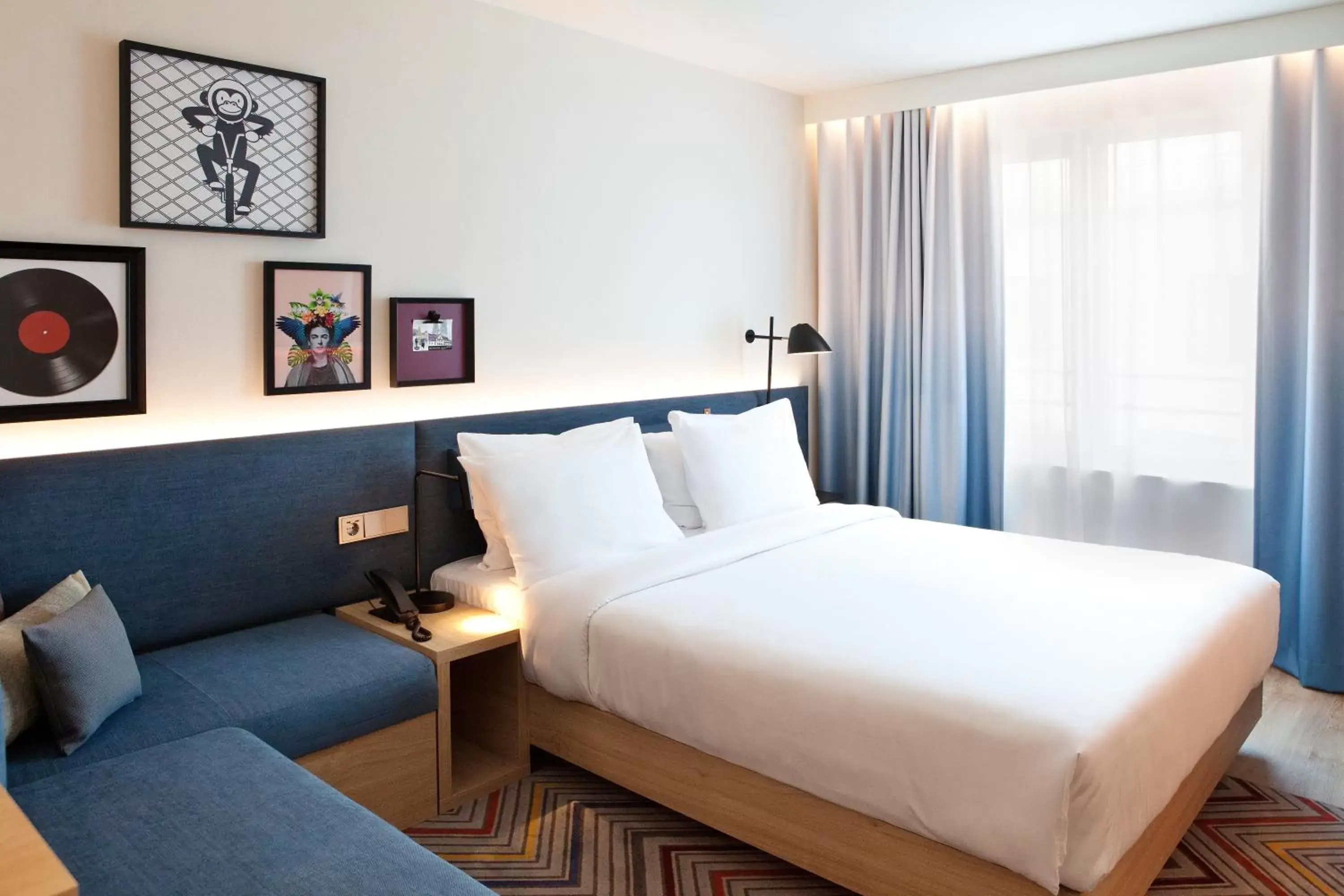 Photo of the whole room, Bed in Hampton By Hilton Regensburg