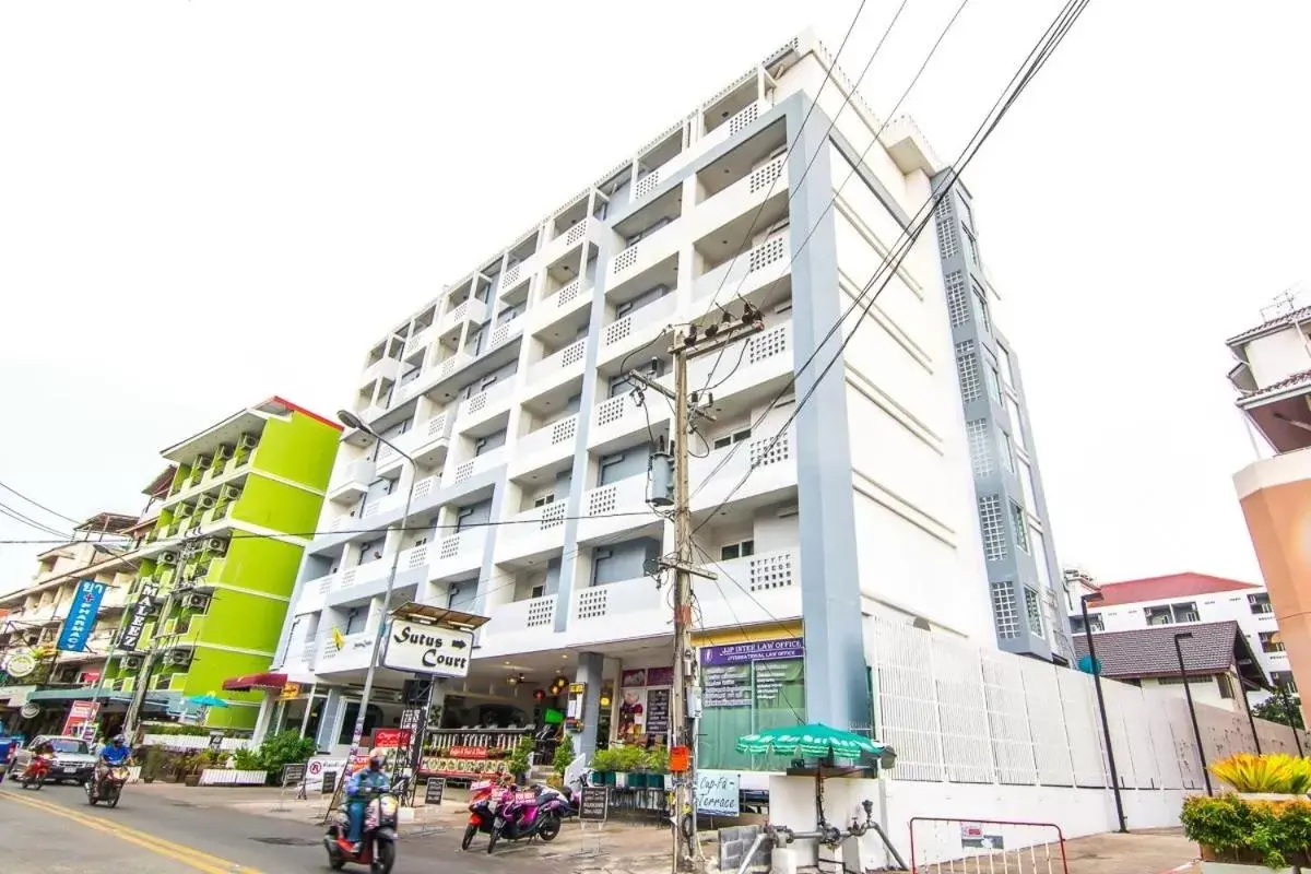 Facade/entrance, Property Building in Sutus Court 1