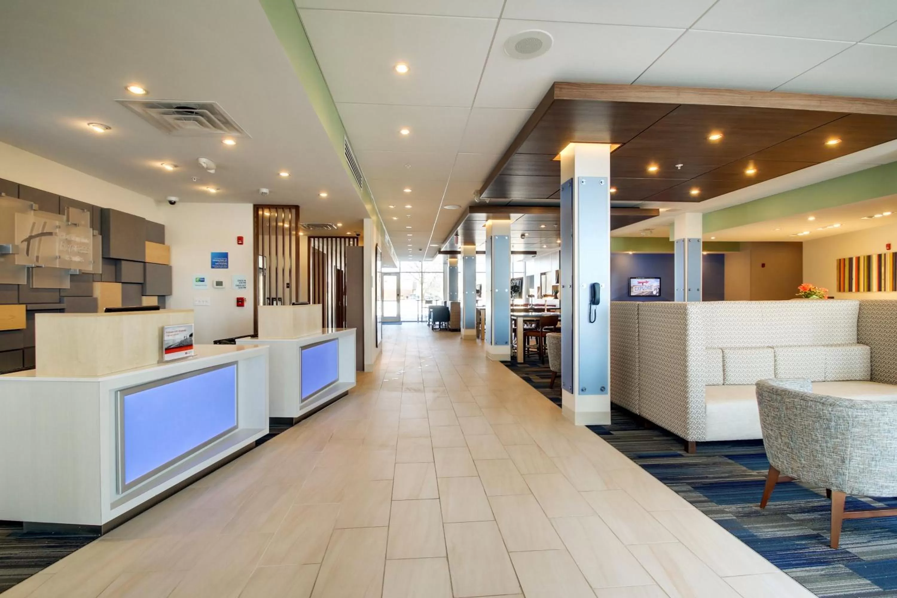 Property building in Holiday Inn Express & Suites Galesburg by IHG
