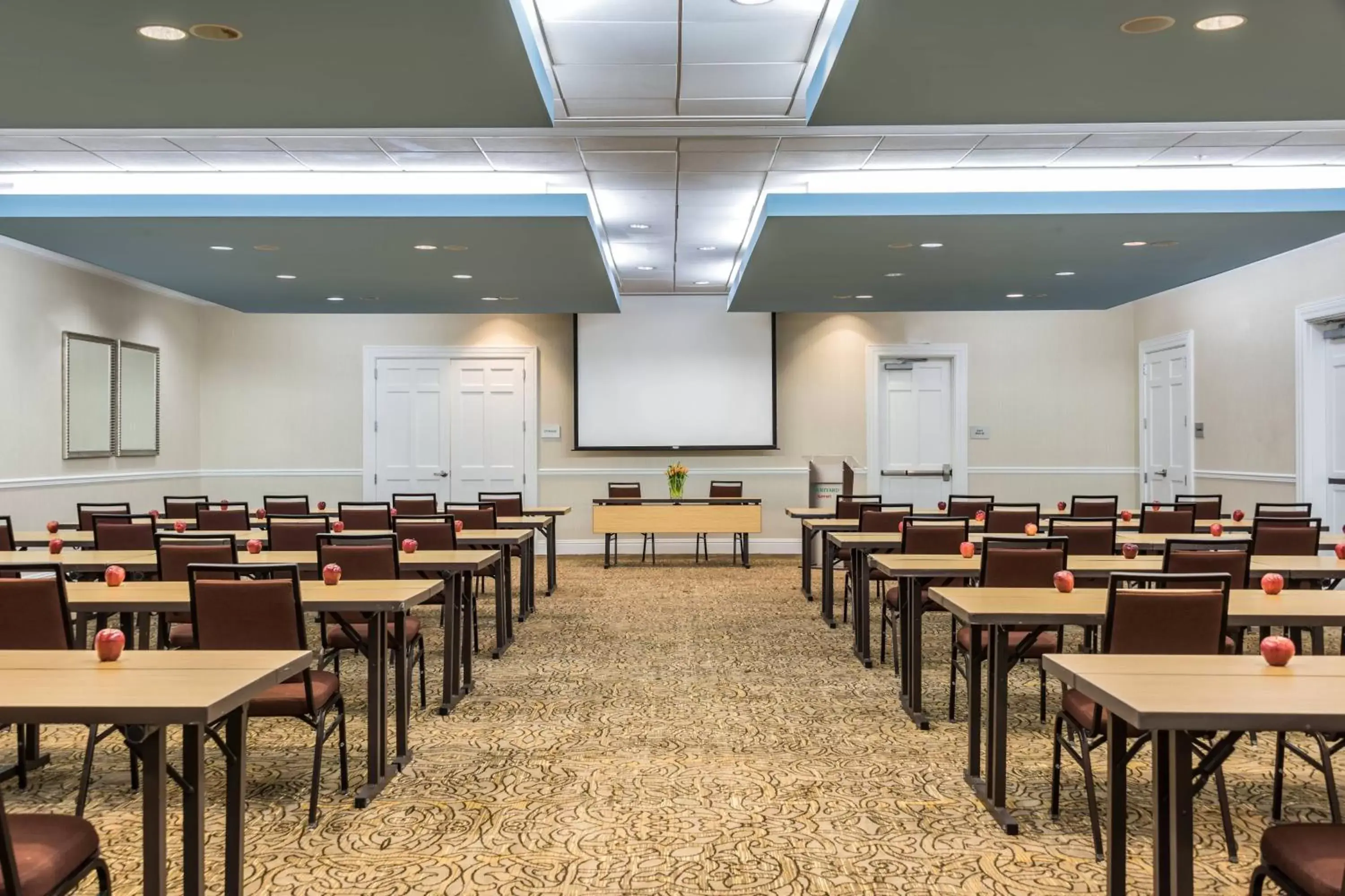 Meeting/conference room in Courtyard by Marriott Charleston Historic District