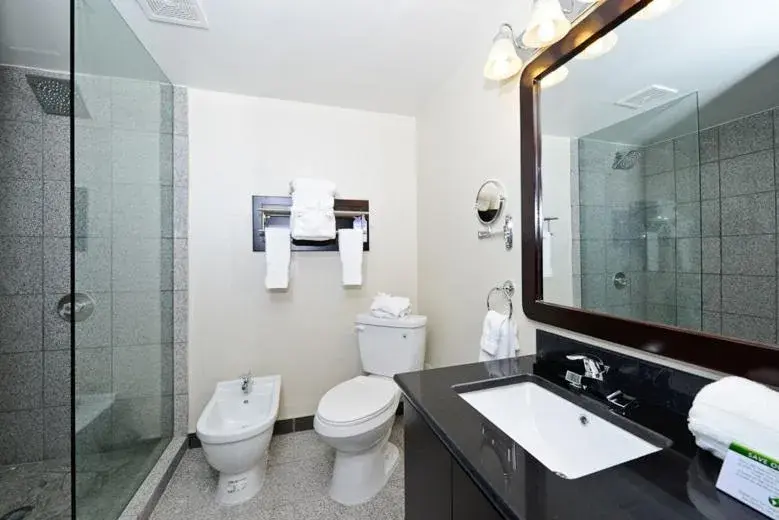 Shower, Bathroom in Causeway Bay Hotel