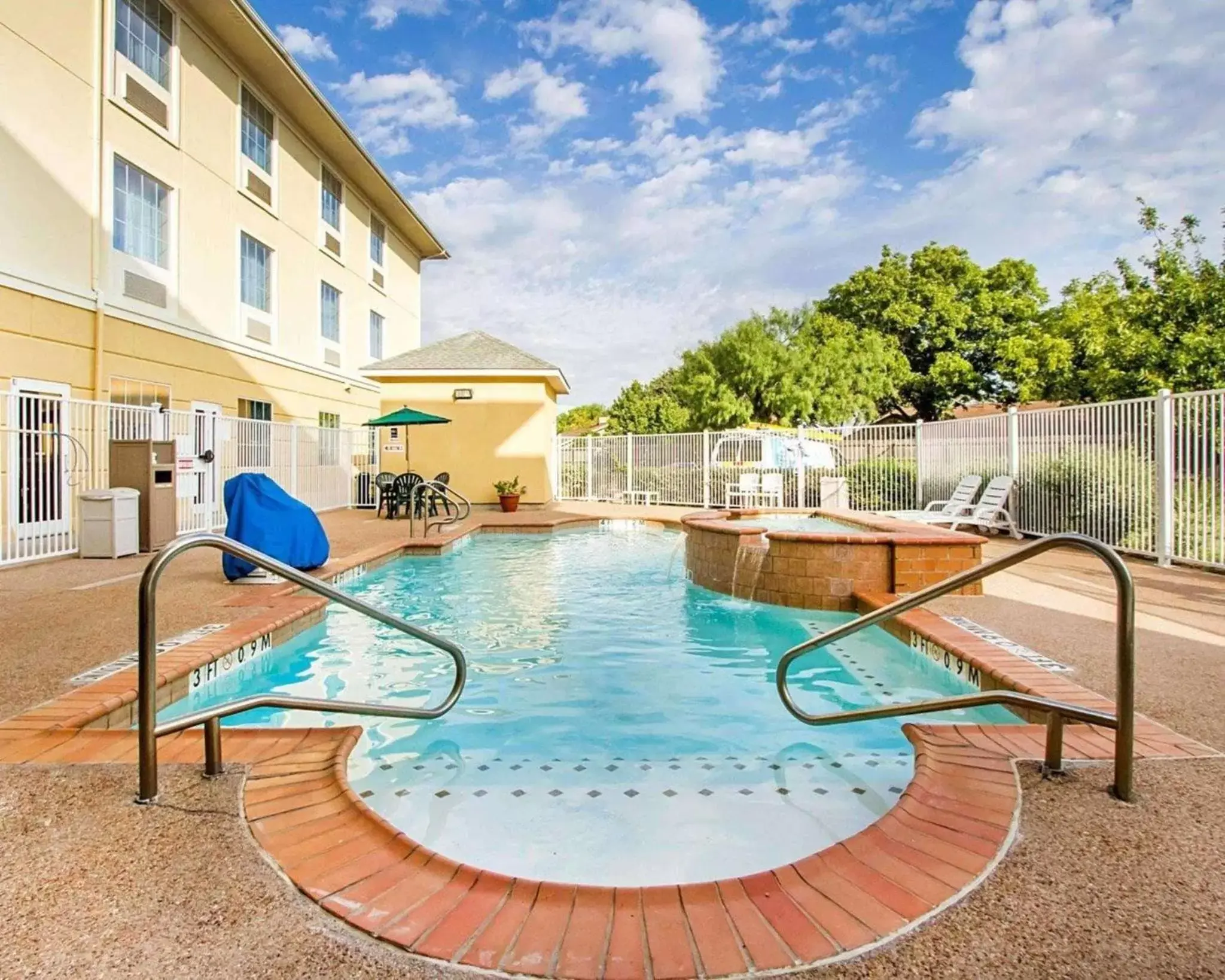 On site, Swimming Pool in Comfort Suites Abilene