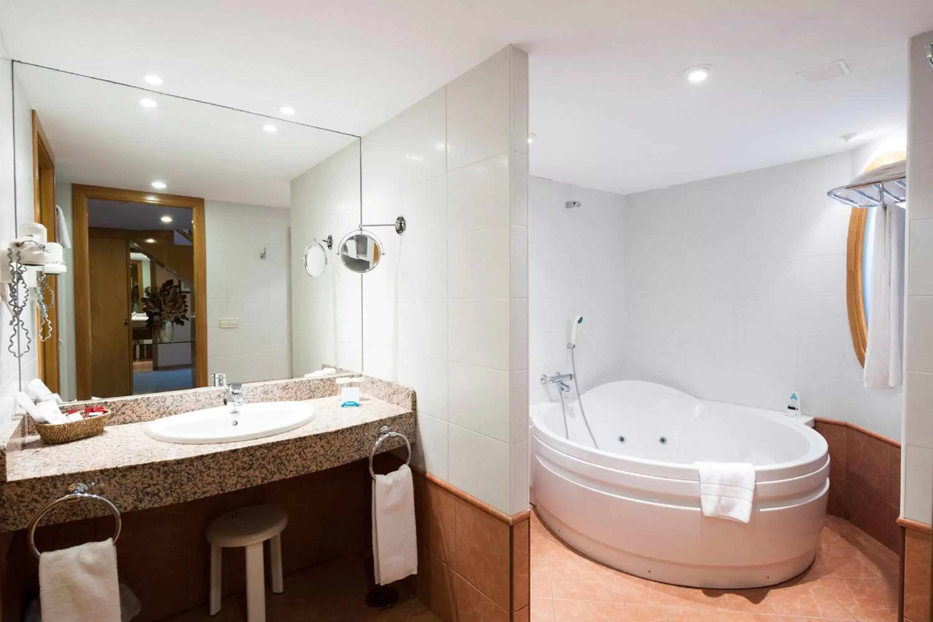 Bathroom in SOMMOS Hotel Benasque Spa