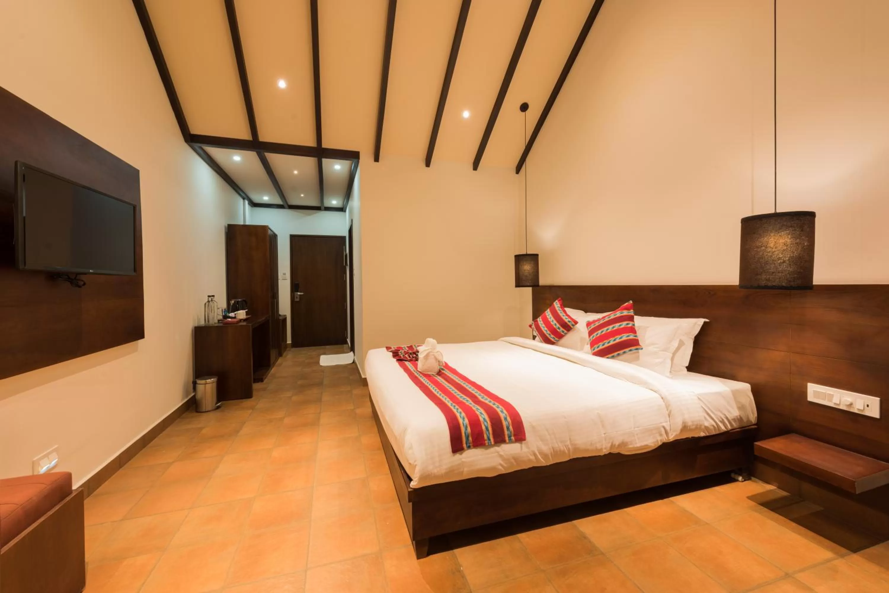 Photo of the whole room, Bed in Trivers Resort Munnar