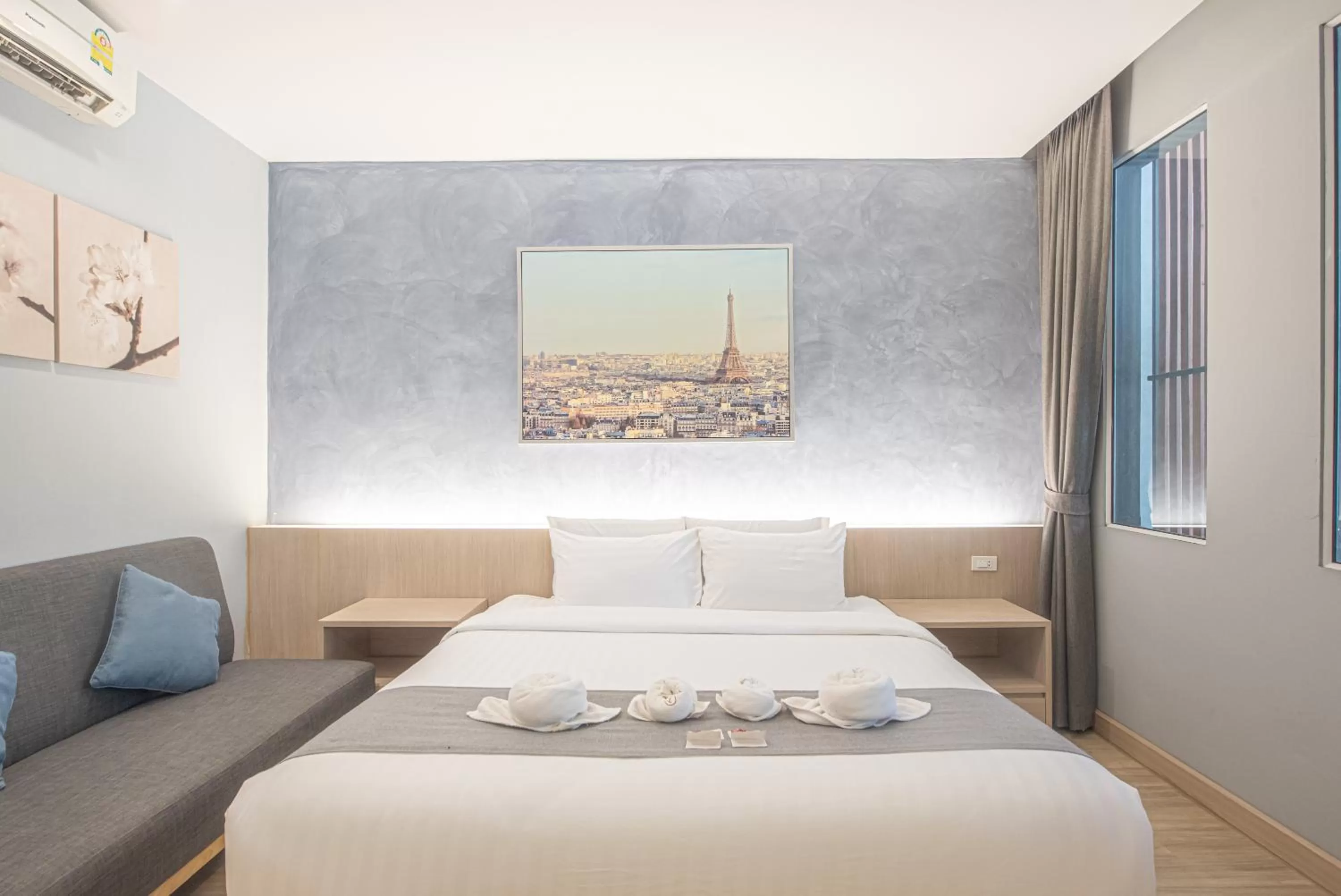 Bed in Tarnsiri Boutique Resort