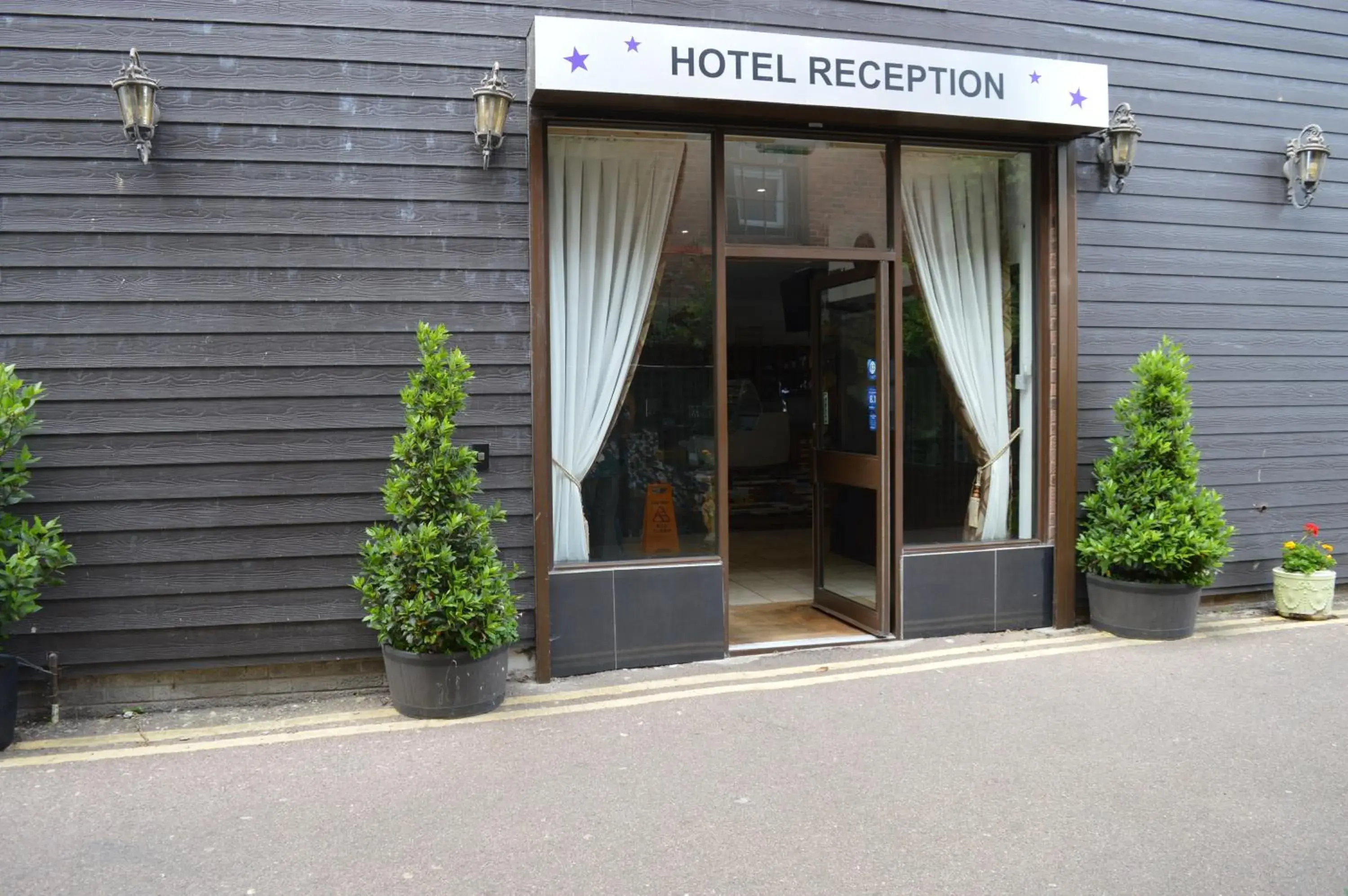 Lobby or reception in Globe Hotel