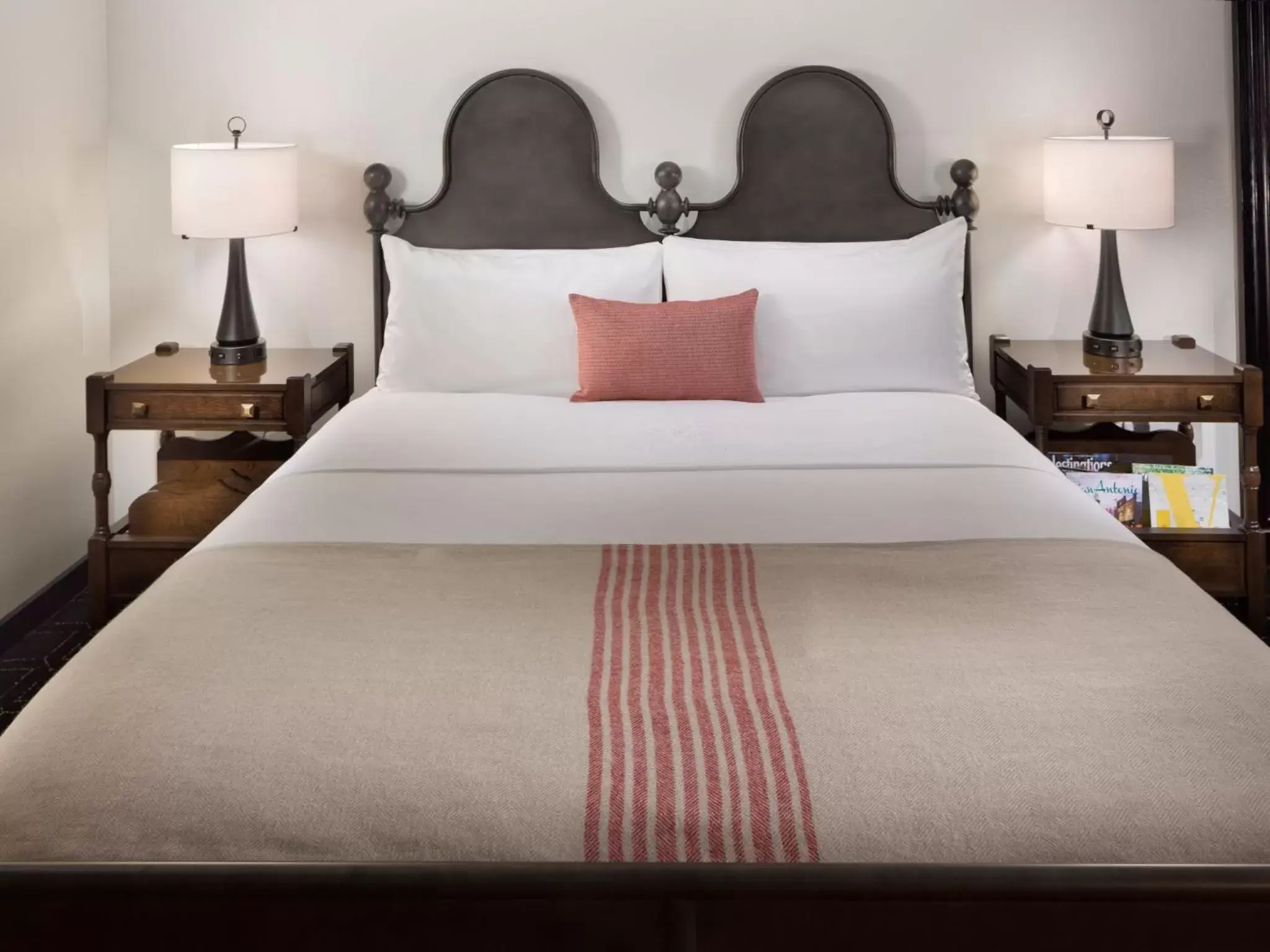 Bed in Hotel Valencia Riverwalk