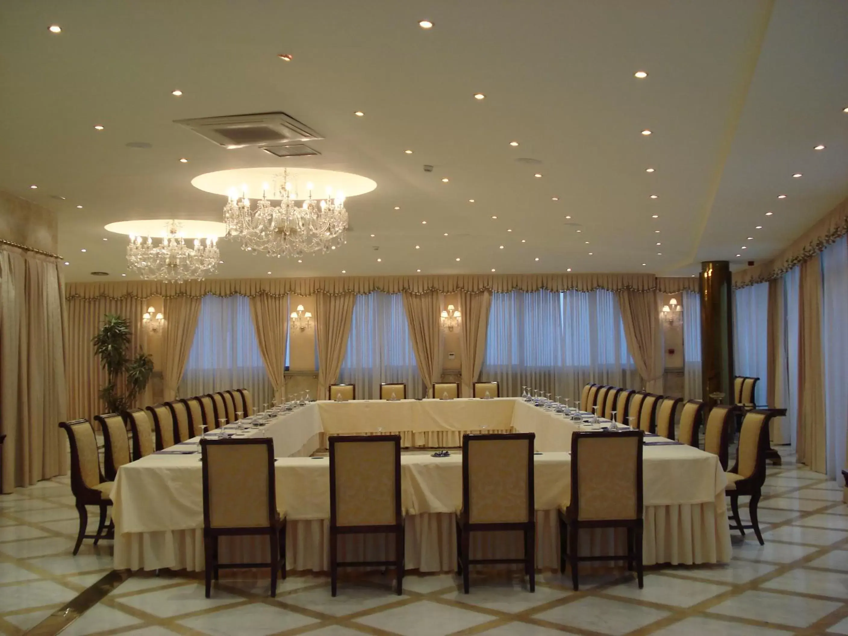 Business facilities in Hotel Alameda Palace