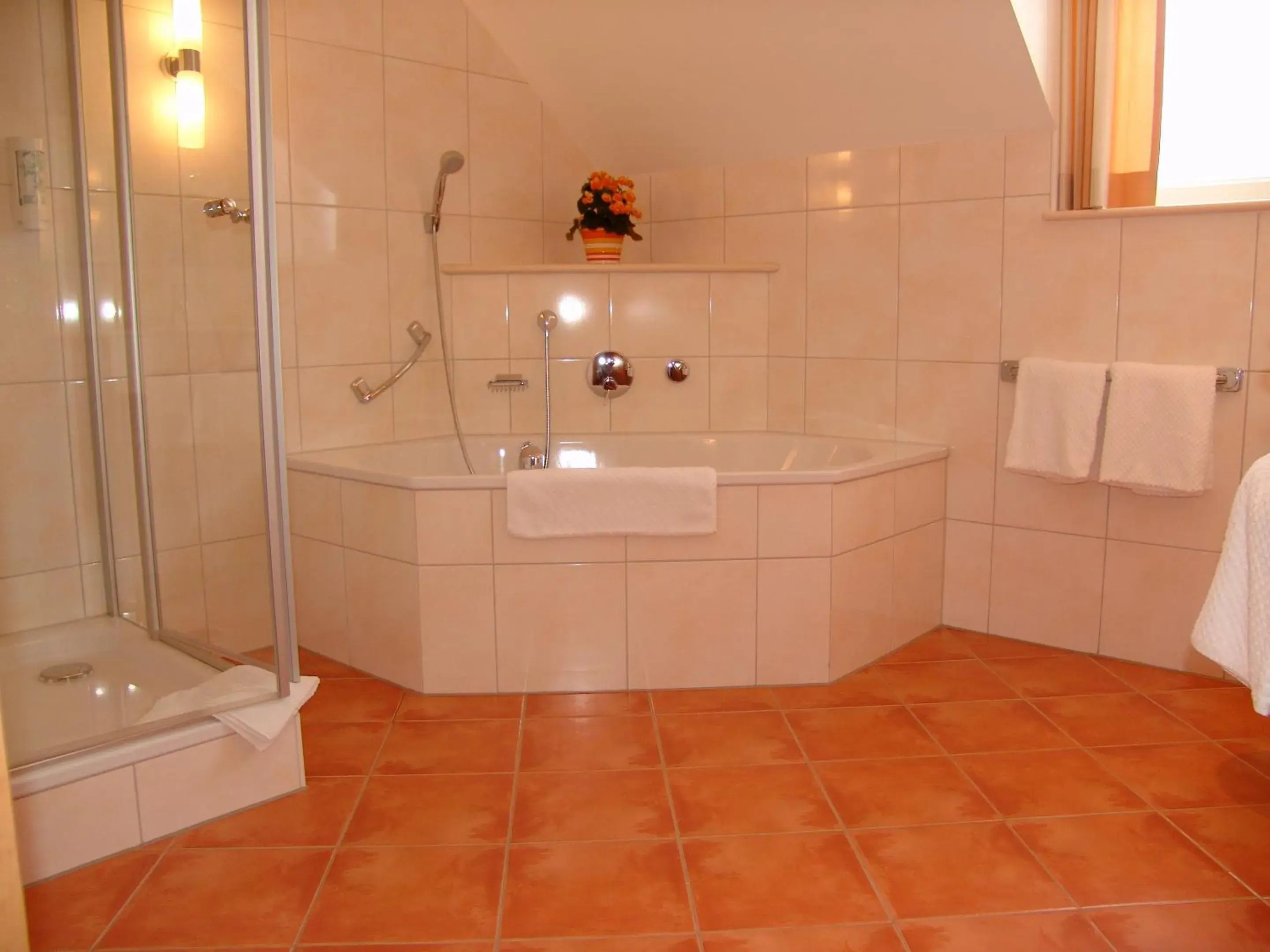 Bathroom in Hotel Kriemhild am Hirschgarten