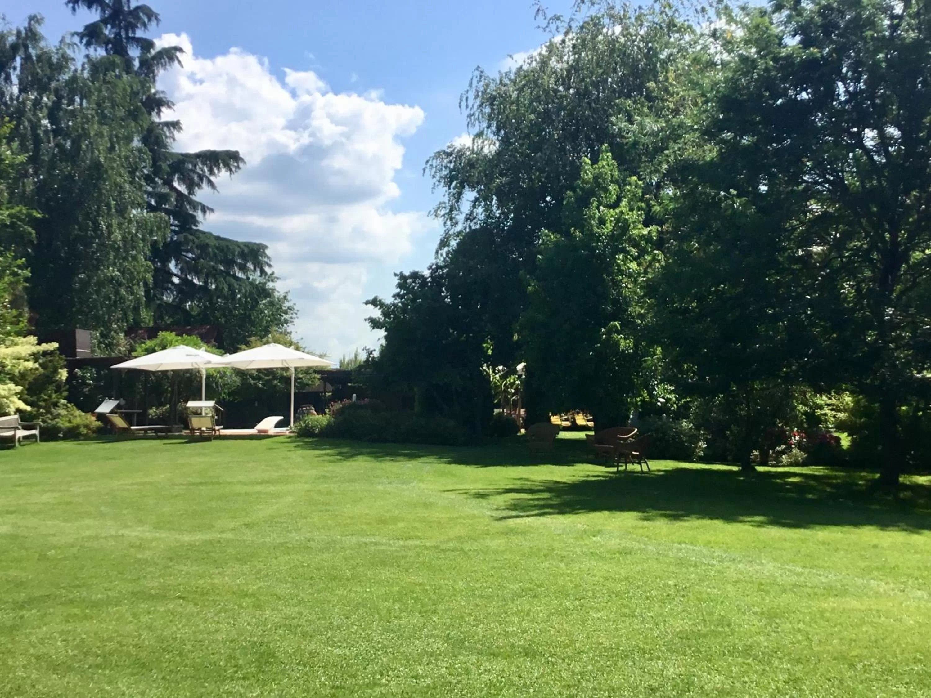 Garden in La Pergola B&B