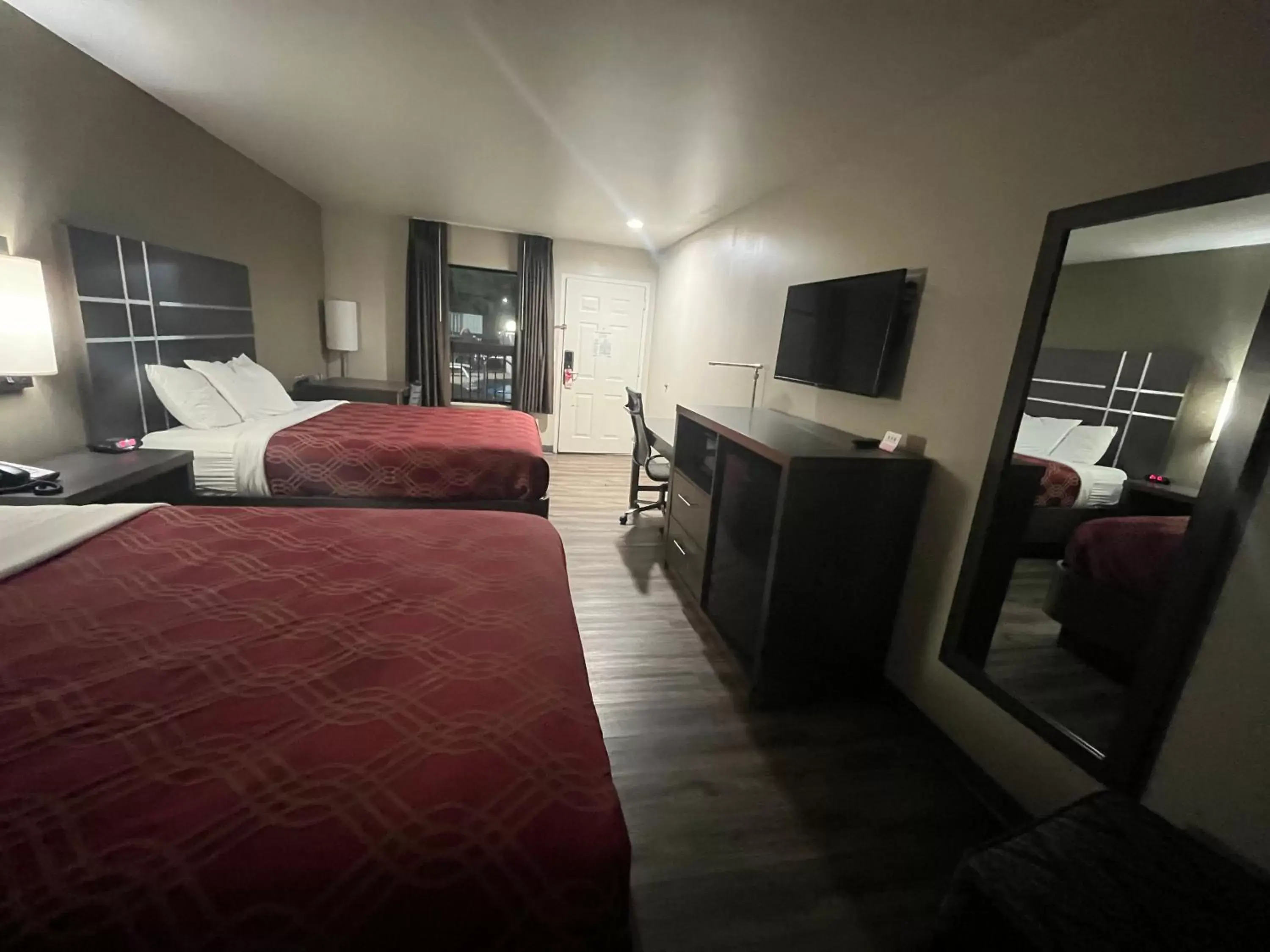 Bed in Econo Lodge Inn & Suites Nashville SE Murfreesboro - MTSU