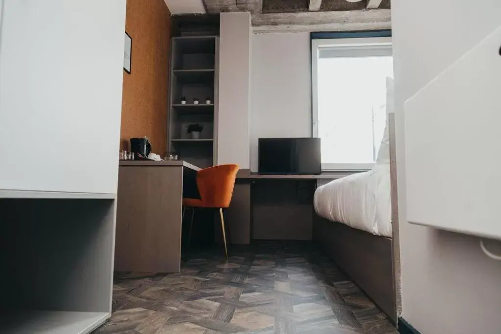 Bed in Quarter by the Warren Collection Bed in Quarter by the Warren Collection