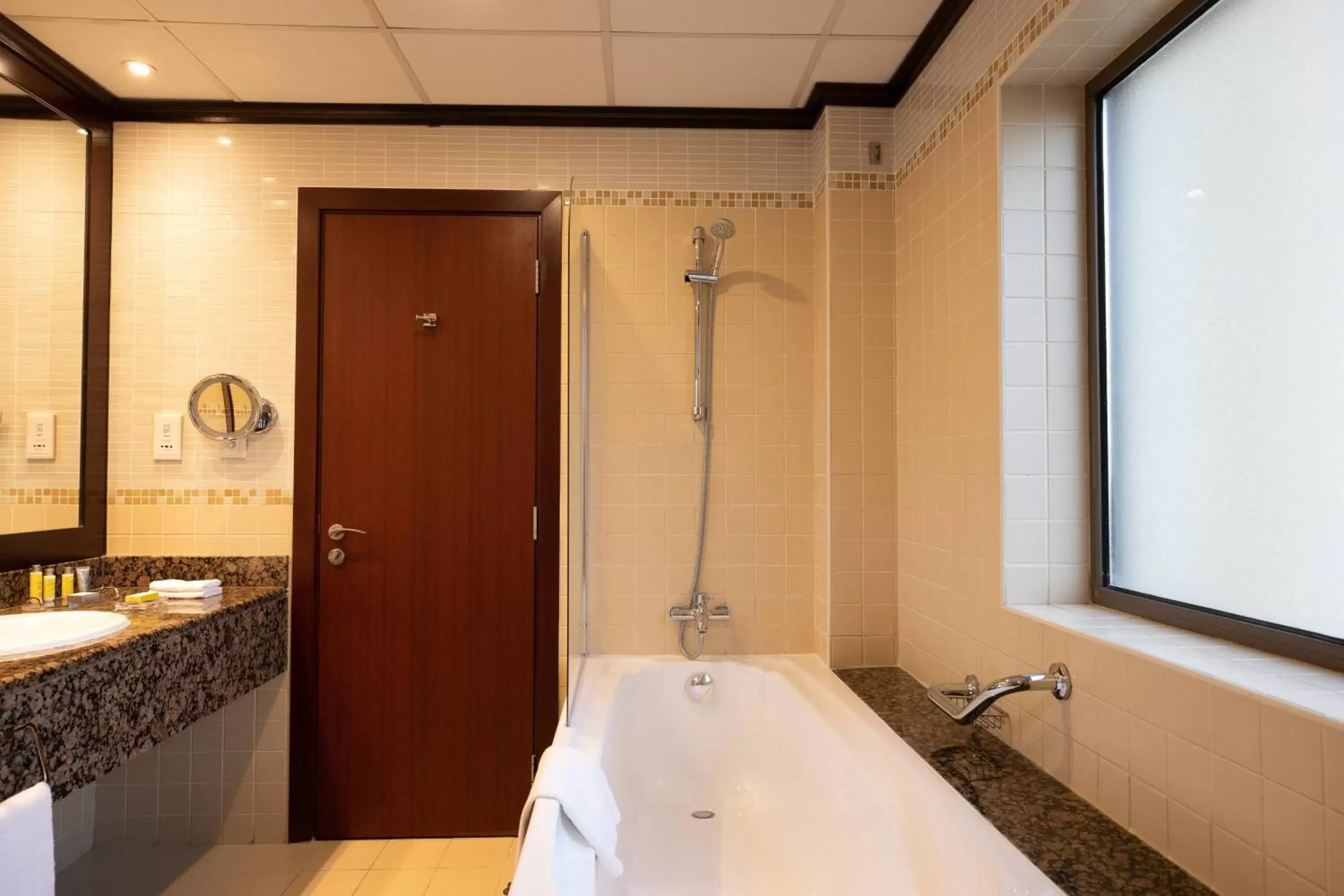 Bedroom, Bathroom in Delta Hotels by Marriott Jumeirah Beach, Dubai