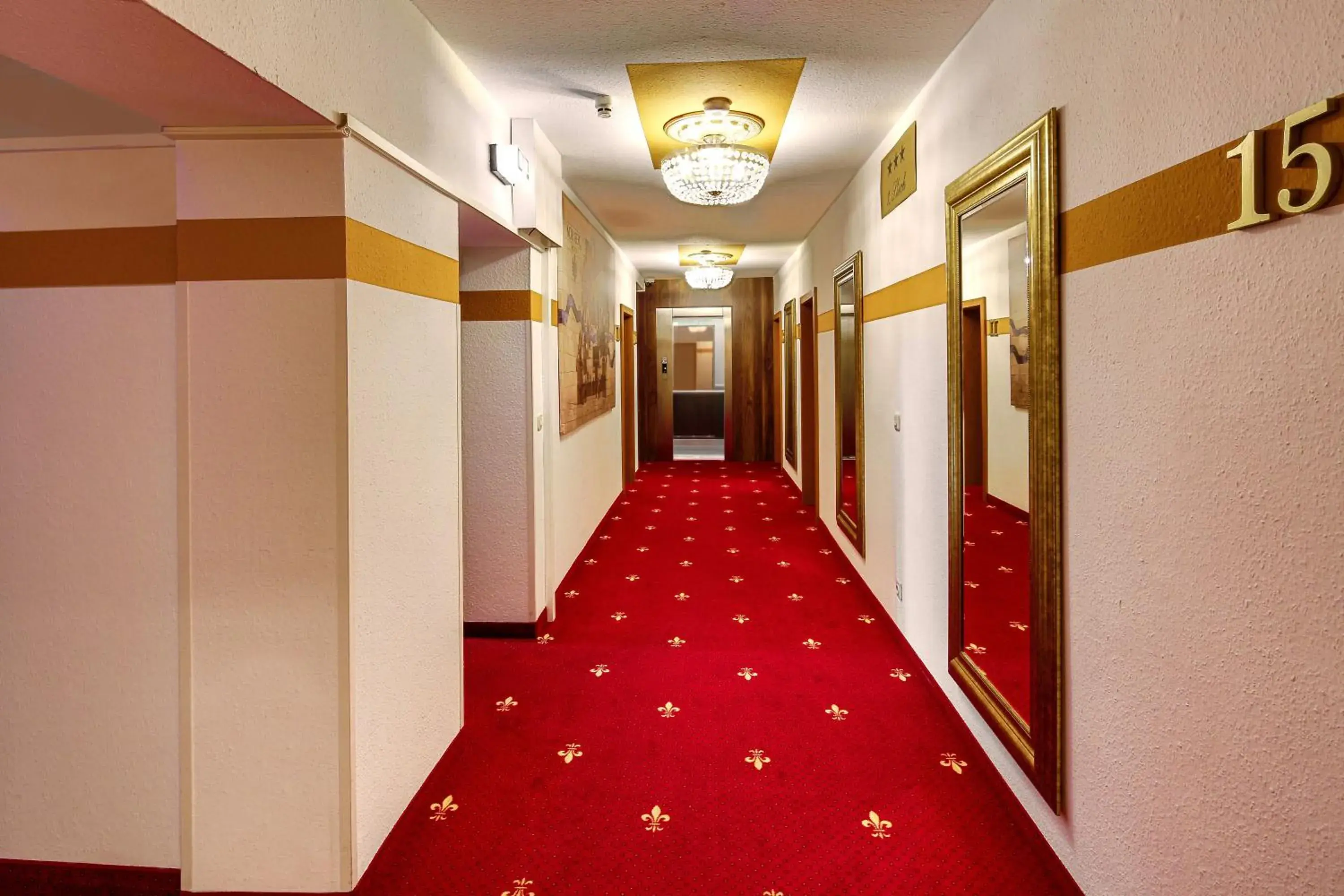 Lobby or reception in Tiptop Hotel Burgschmiet Garni