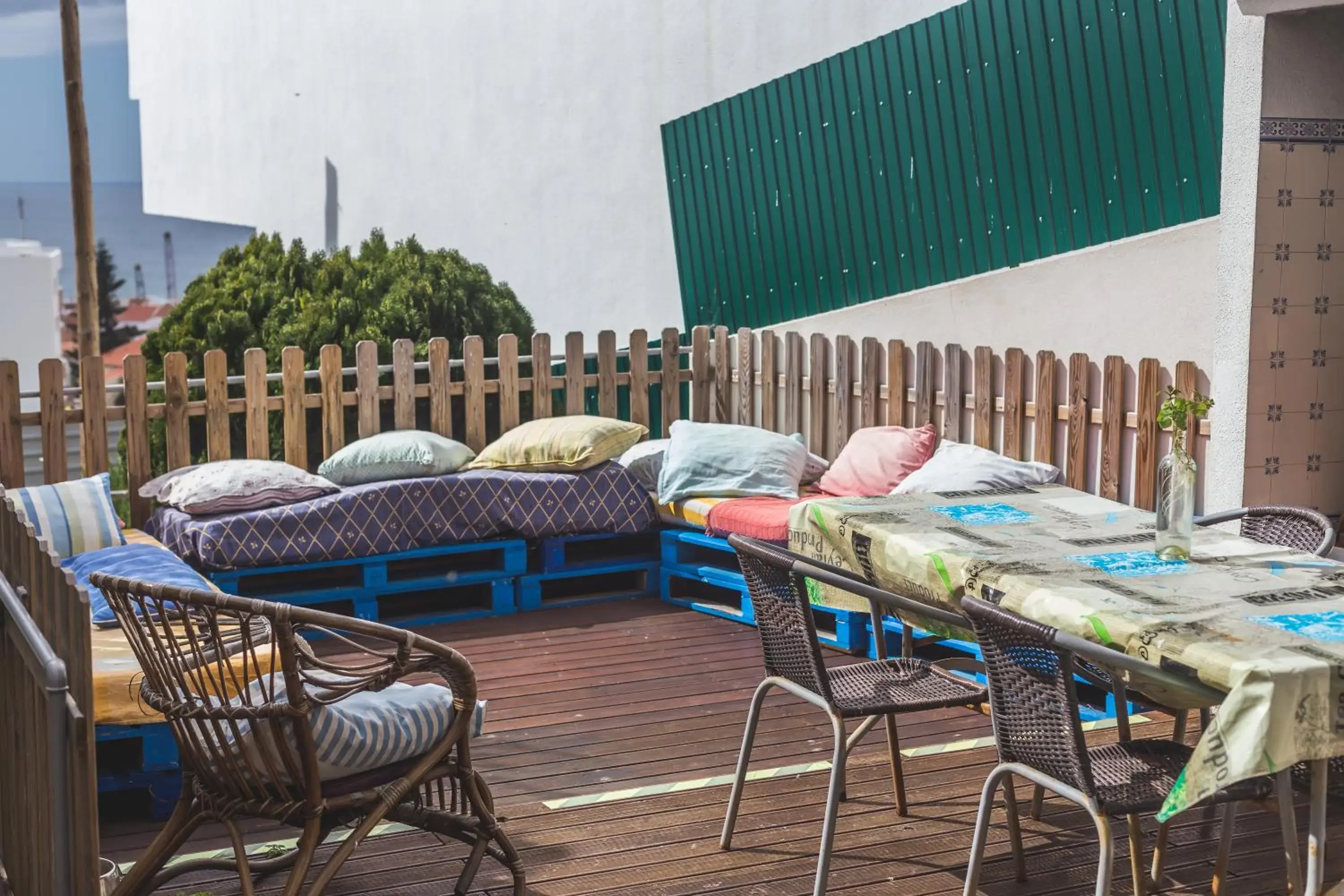 Patio in Ericeira Chill Hill Hostel & Private Rooms - Peach Garden