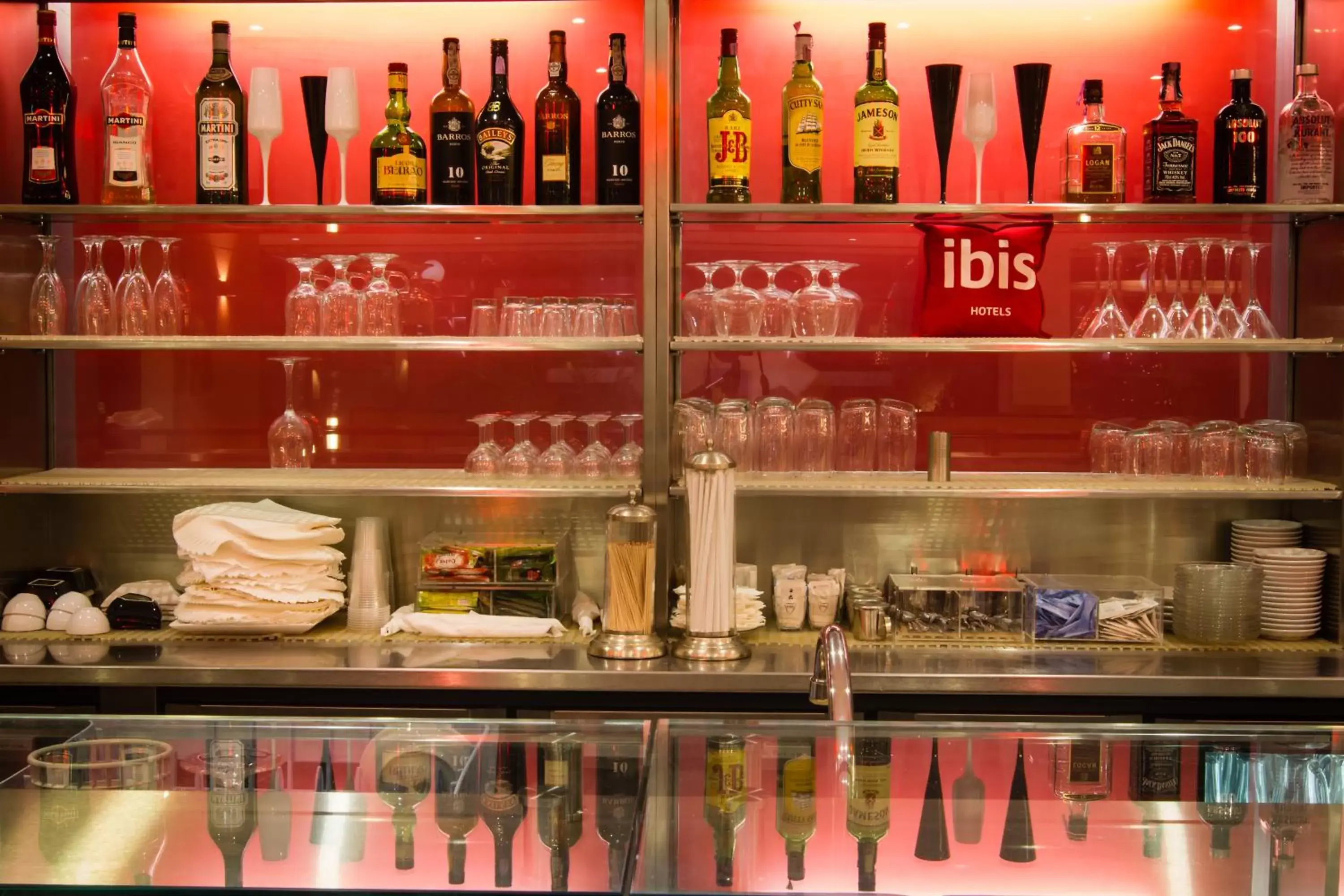 Restaurant/places to eat in Hotel ibis Porto Sao Joao