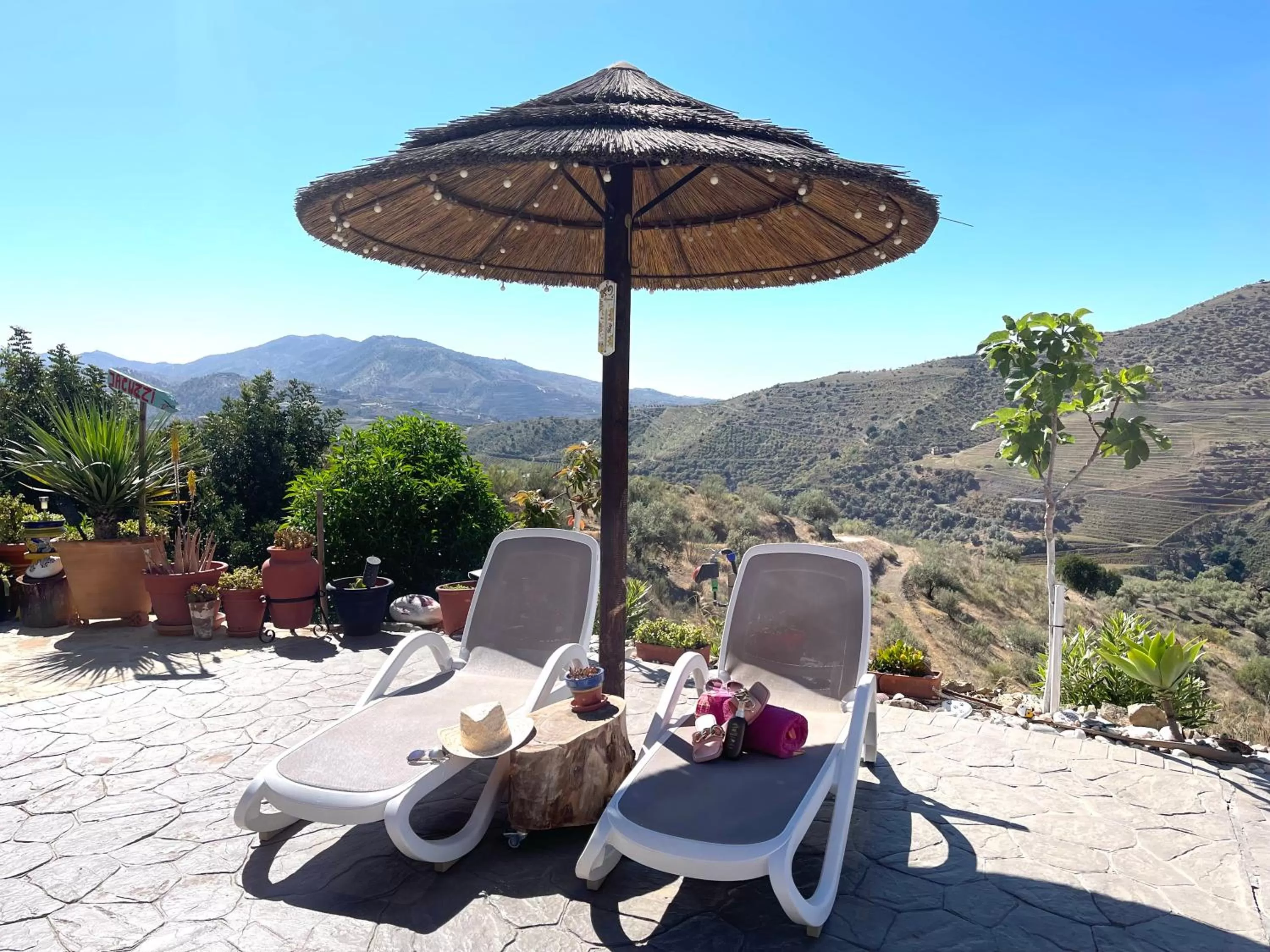 Restaurant/Places to Eat in Casira, studios en kamers,Viñuela, Costa Del Sol