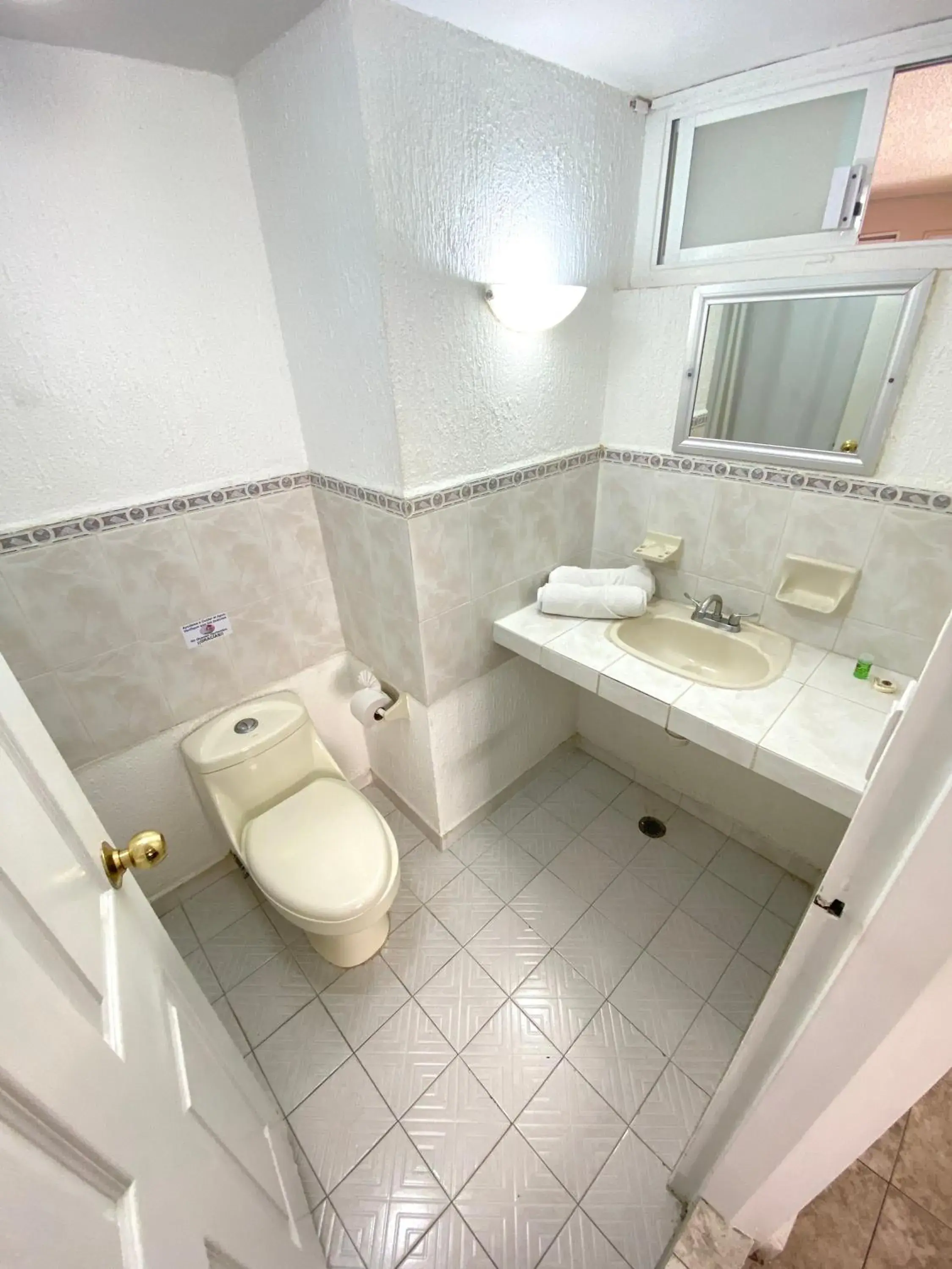 Bathroom in Hotel Qualitel Plus