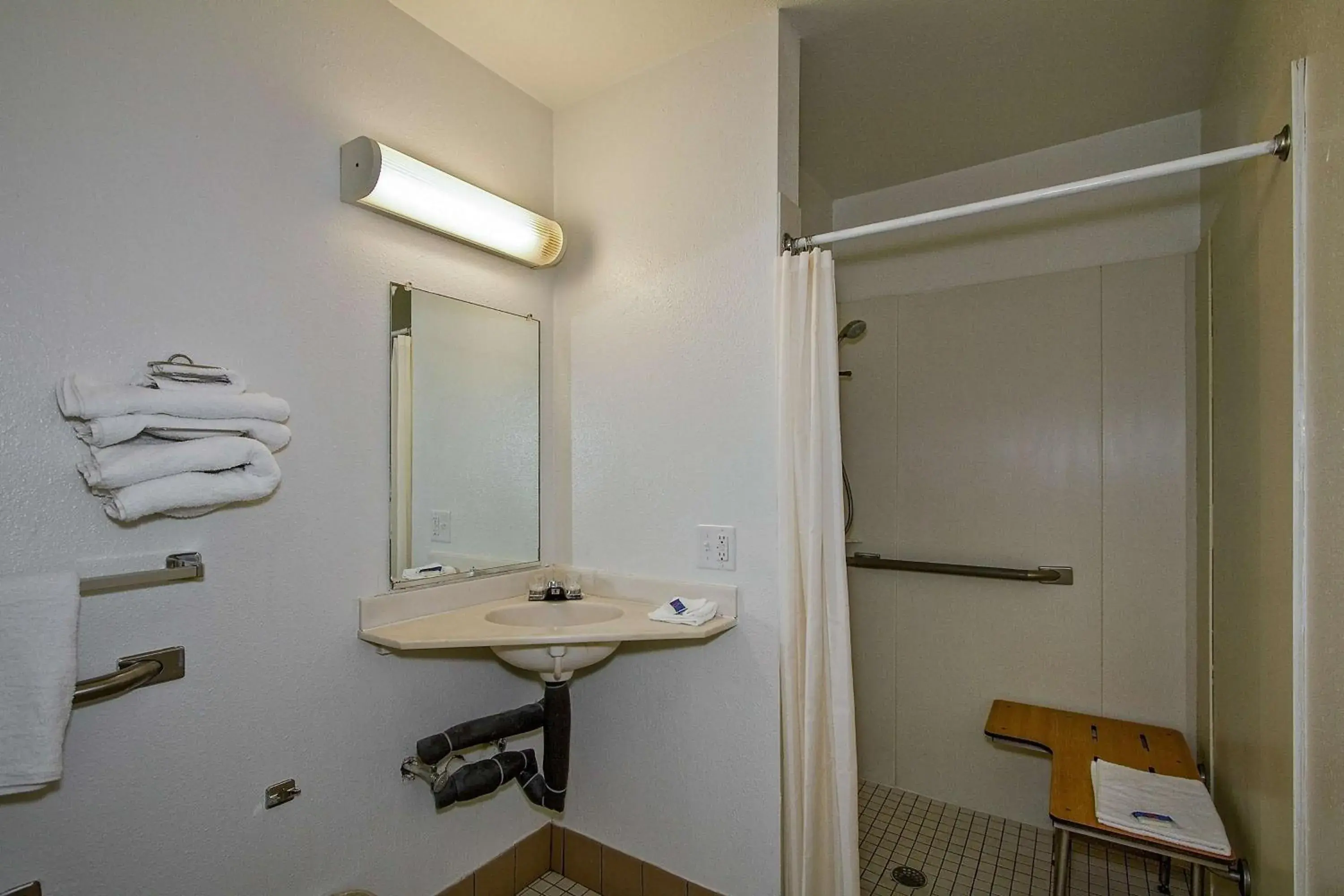 Bathroom in Motel 6-Green Bay, WI