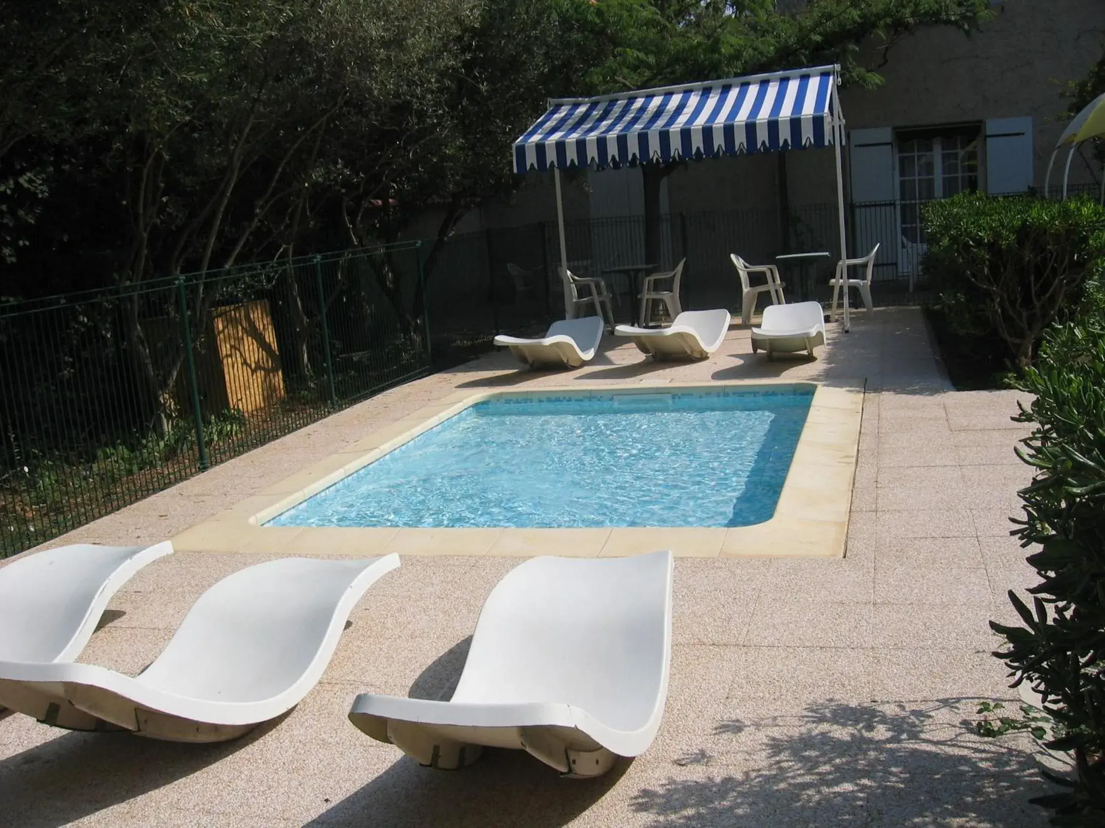 Balcony/Terrace, Swimming Pool in Le Petit Manoir Logis