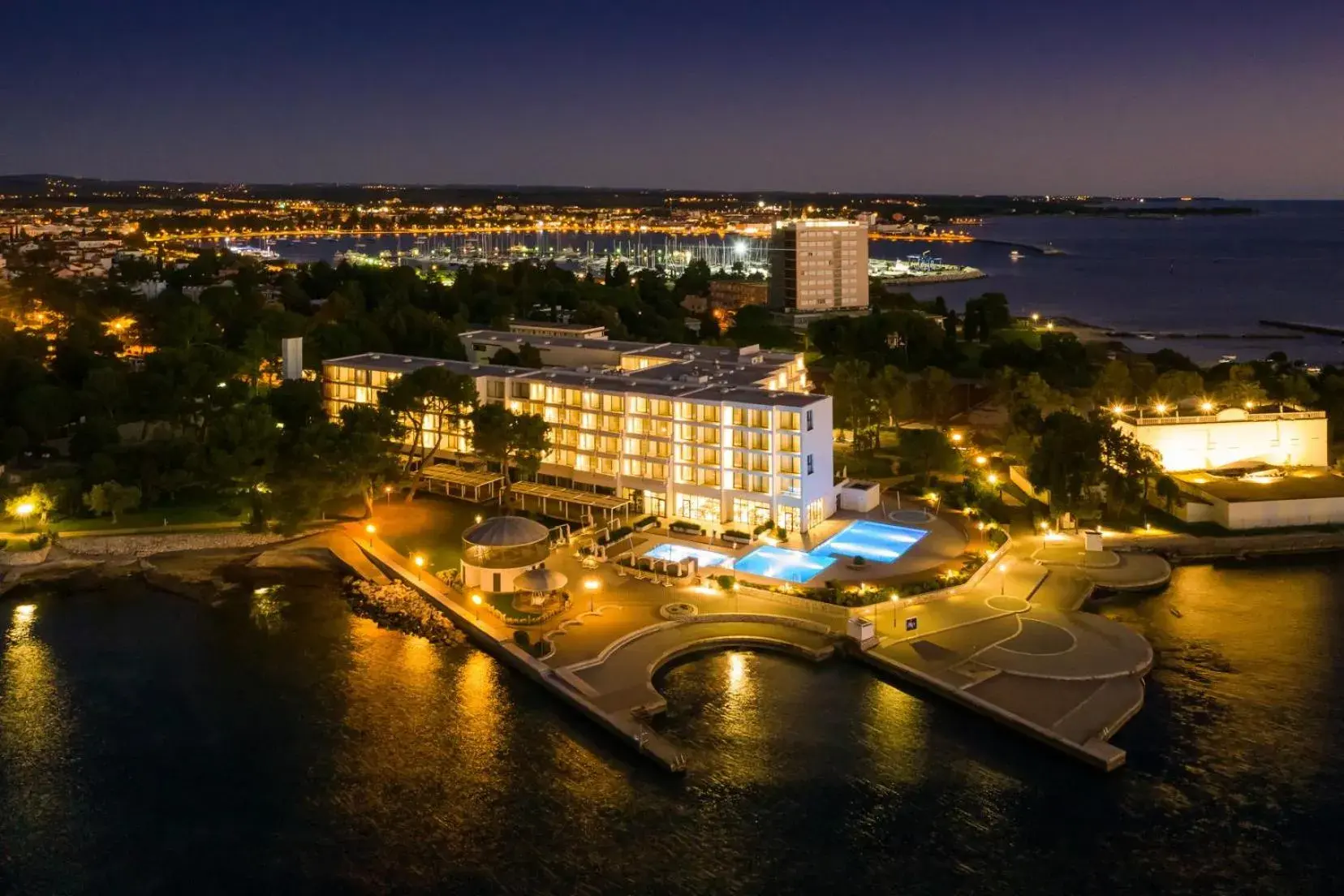 Property building, Bird's-eye View in Hotel Sipar Plava Laguna